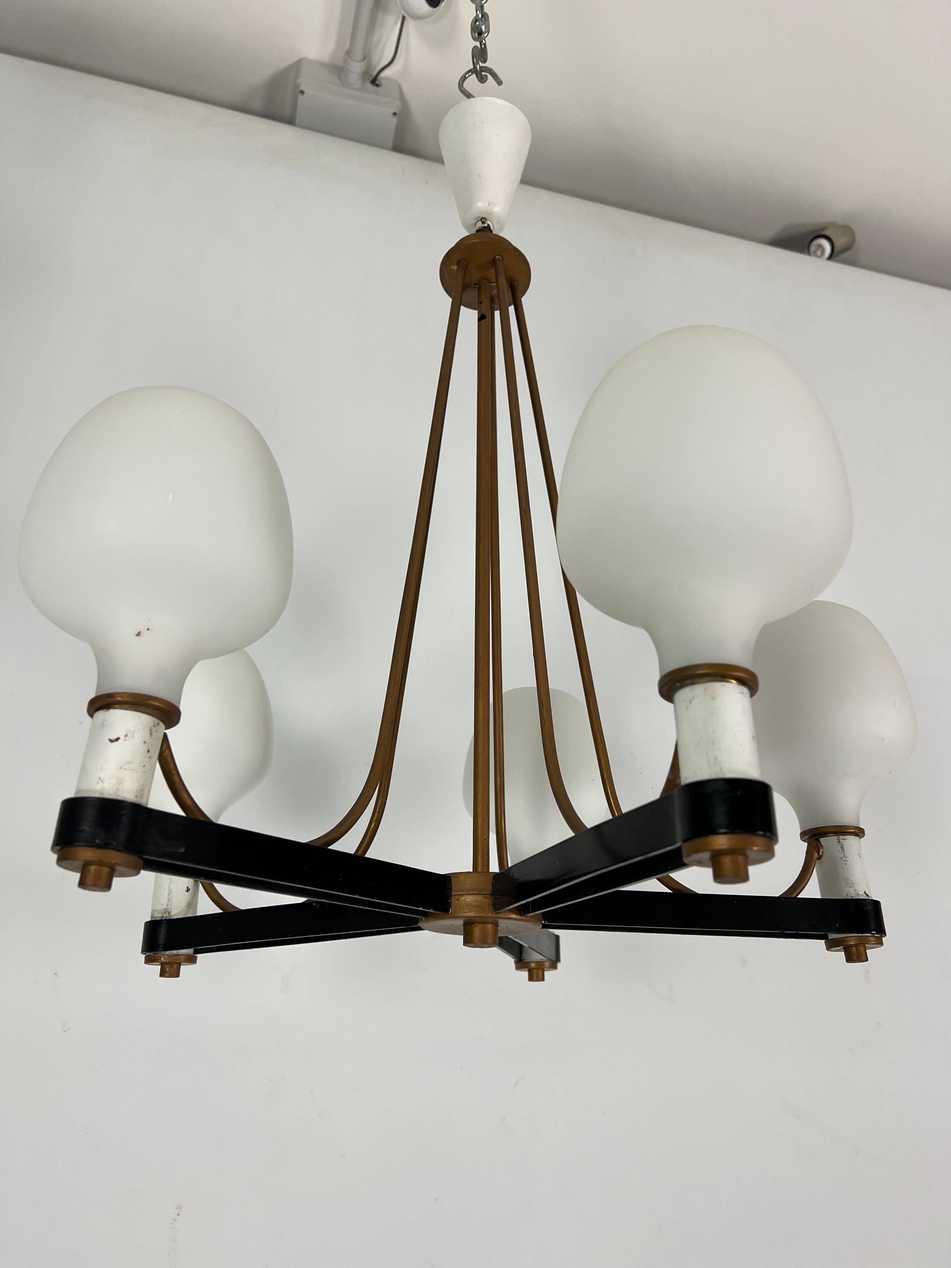 Mid-Century brass and opaline glass 5 arms chandelier in Arredoluce manner. Ital For Sale 5