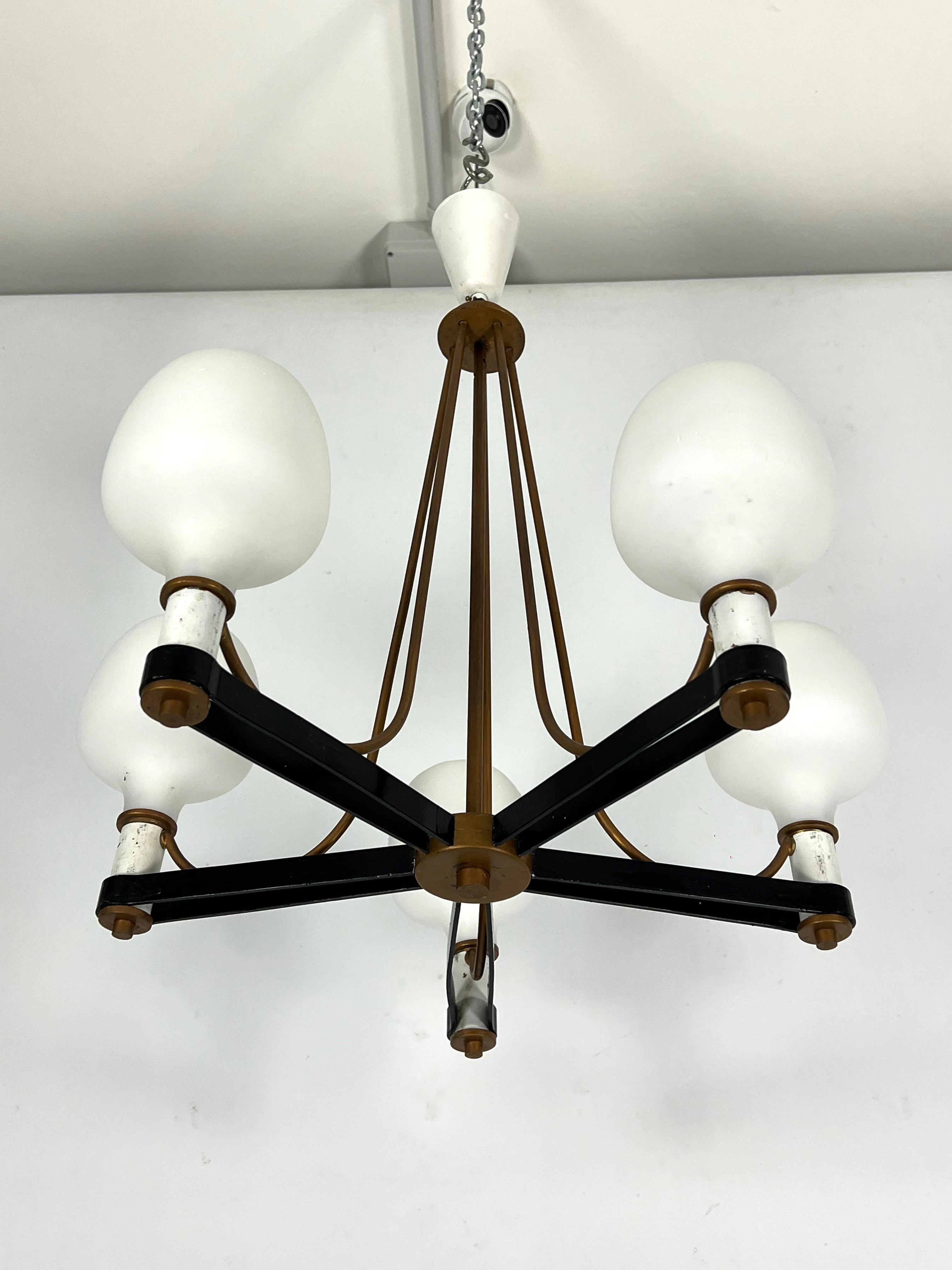 Mid-Century Modern Mid-Century brass and opaline glass 5 arms chandelier in Arredoluce manner. Ital For Sale