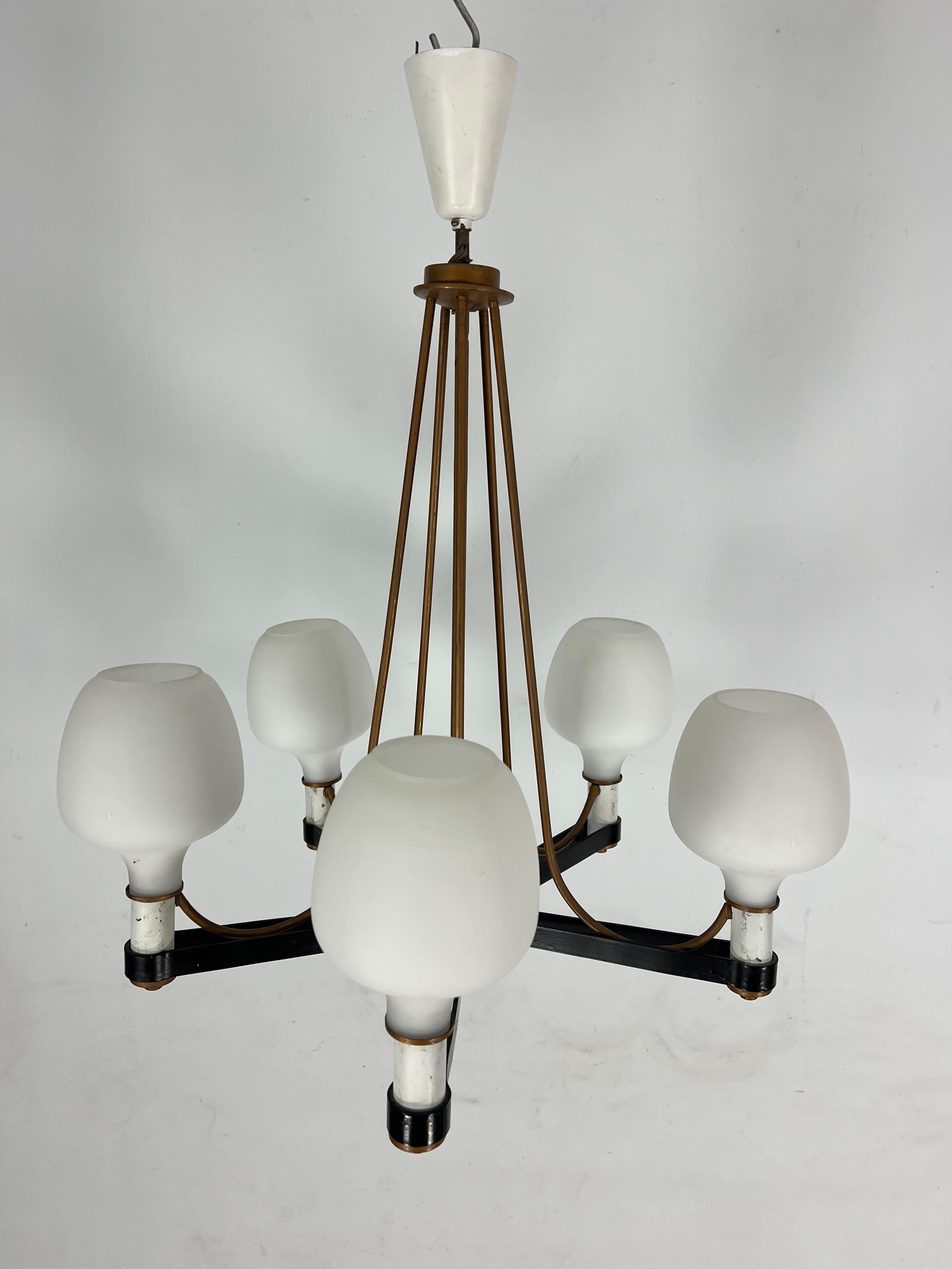 Mid-Century brass and opaline glass 5 arms chandelier in Arredoluce manner. Ital For Sale 1