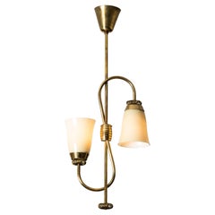 Lampadario di metà secolo in ottone e vetro opalino di Sievä Oy, Finlandia, anni '50