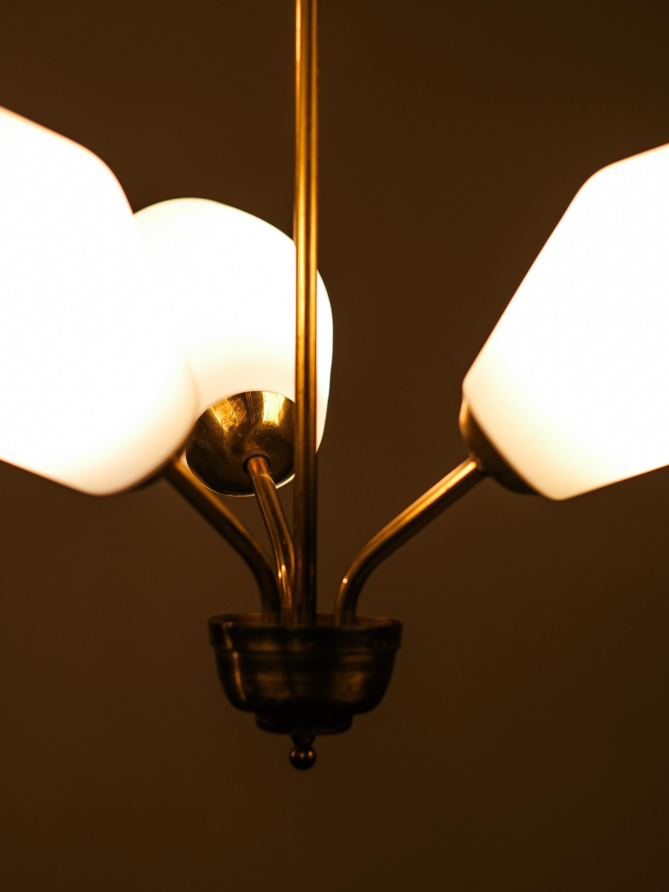 Mid-Century Brass and Opaline Glass Chandelier, Finland, 1950s For Sale 4