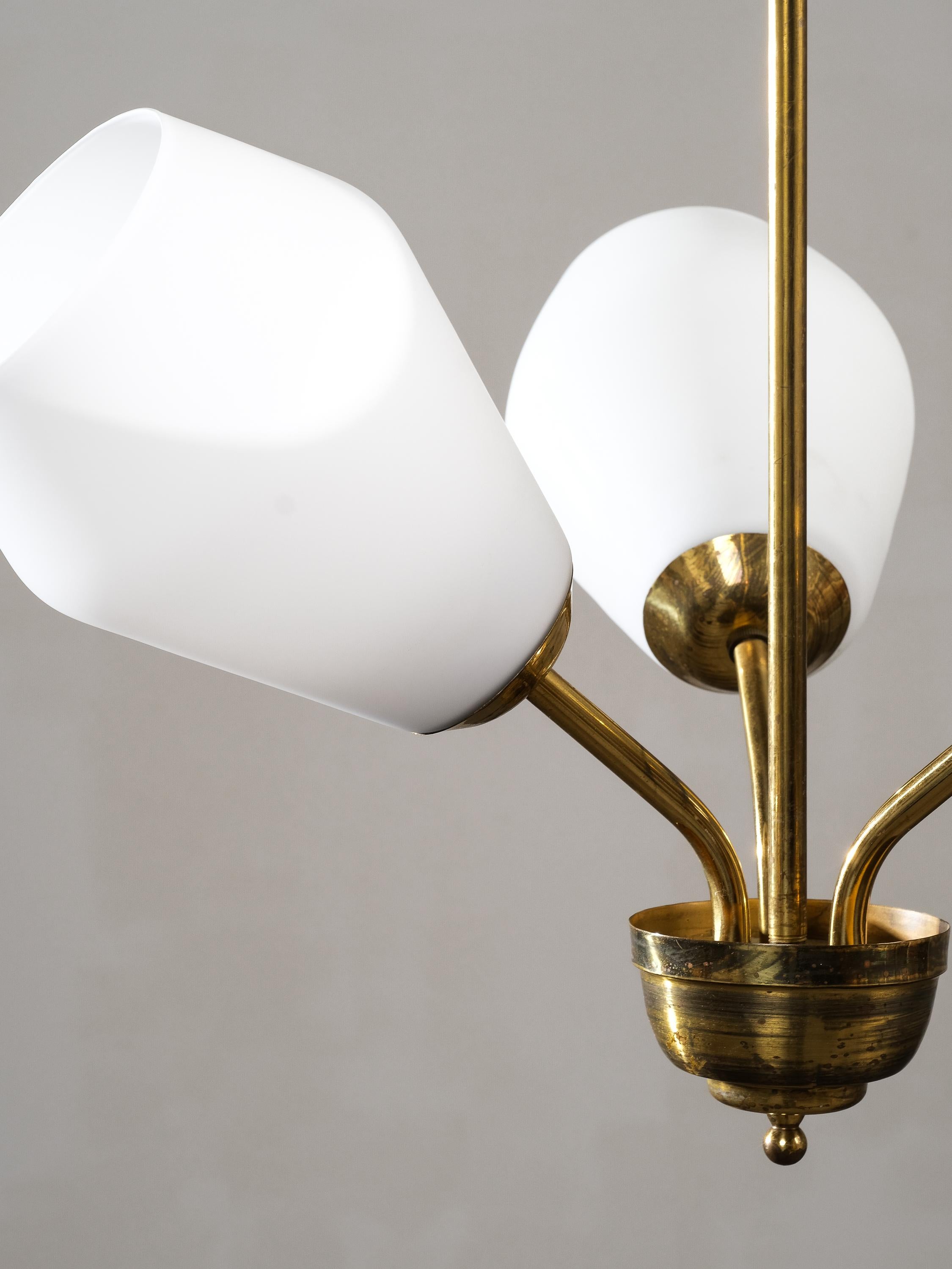 Mid-Century Brass and Opaline Glass Chandelier, Finland, 1950s In Good Condition For Sale In Karis, Nyland