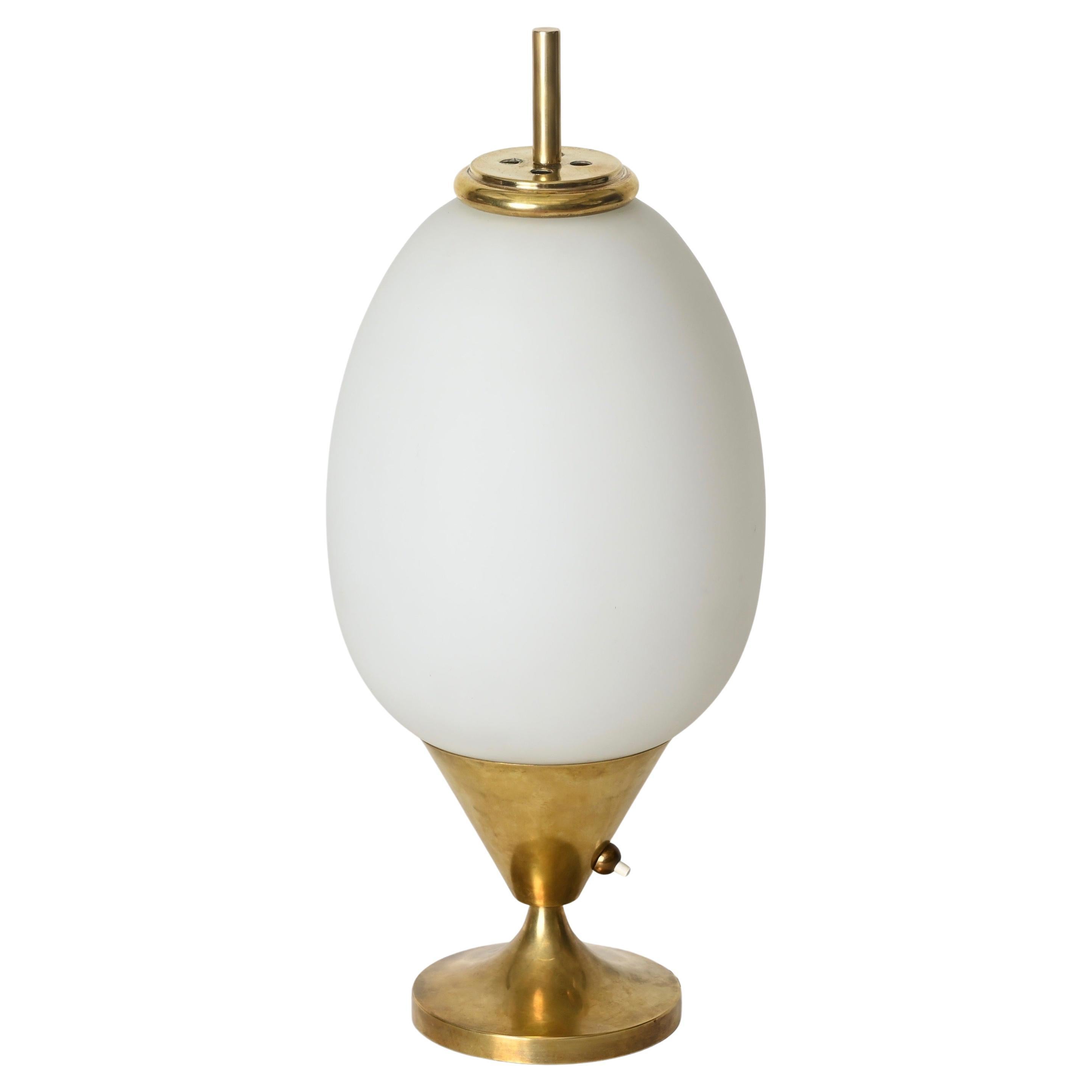 Mid-Century-Eier-Tischlampe aus Messing und Opalglas von Stilnovo, Italien 1950er Jahre