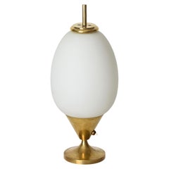 Mid-Century-Eier-Tischlampe aus Messing und Opalglas von Stilnovo, Italien 1950er Jahre