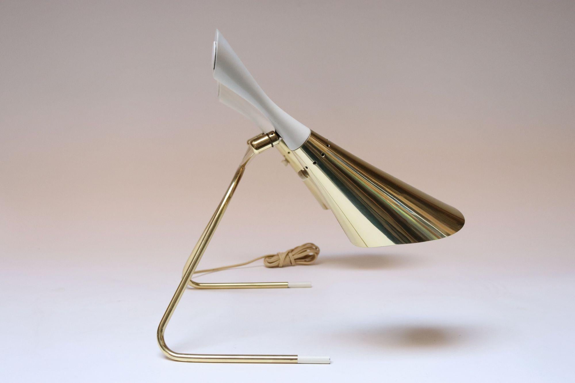 Mid-Century Brass and Painted Metal Twin Shade Table Lamp Attributed to Laurel For Sale 14