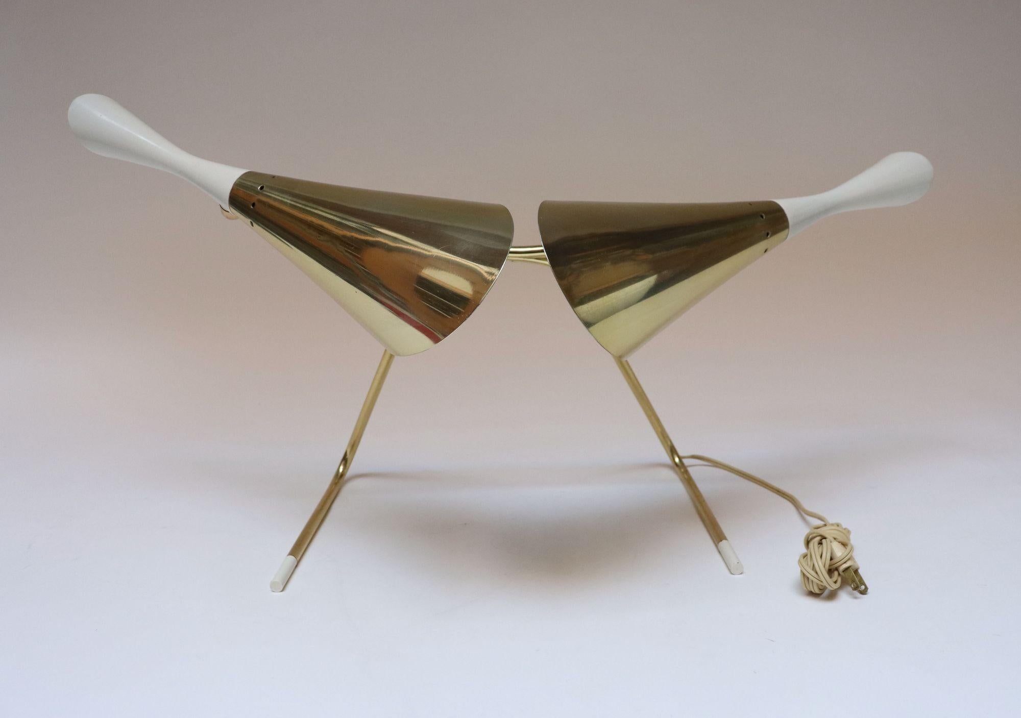 Mid-Century Brass and Painted Metal Twin Shade Table Lamp Attributed to Laurel In Good Condition For Sale In Brooklyn, NY