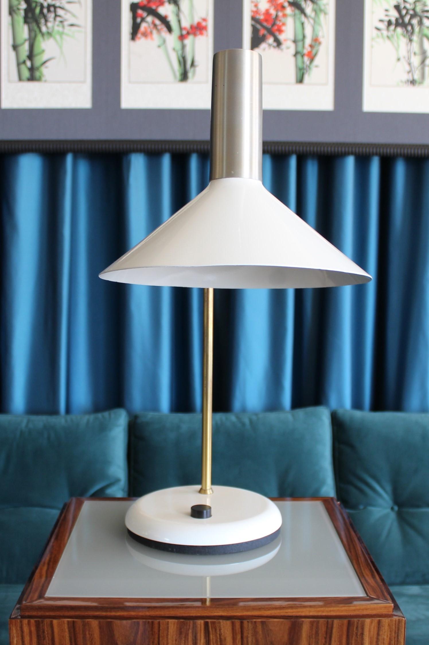 Mid-century Brass and Painted Steel Desk Lamp by Stilnovo, 1950 In Good Condition In Matosinhos, PT