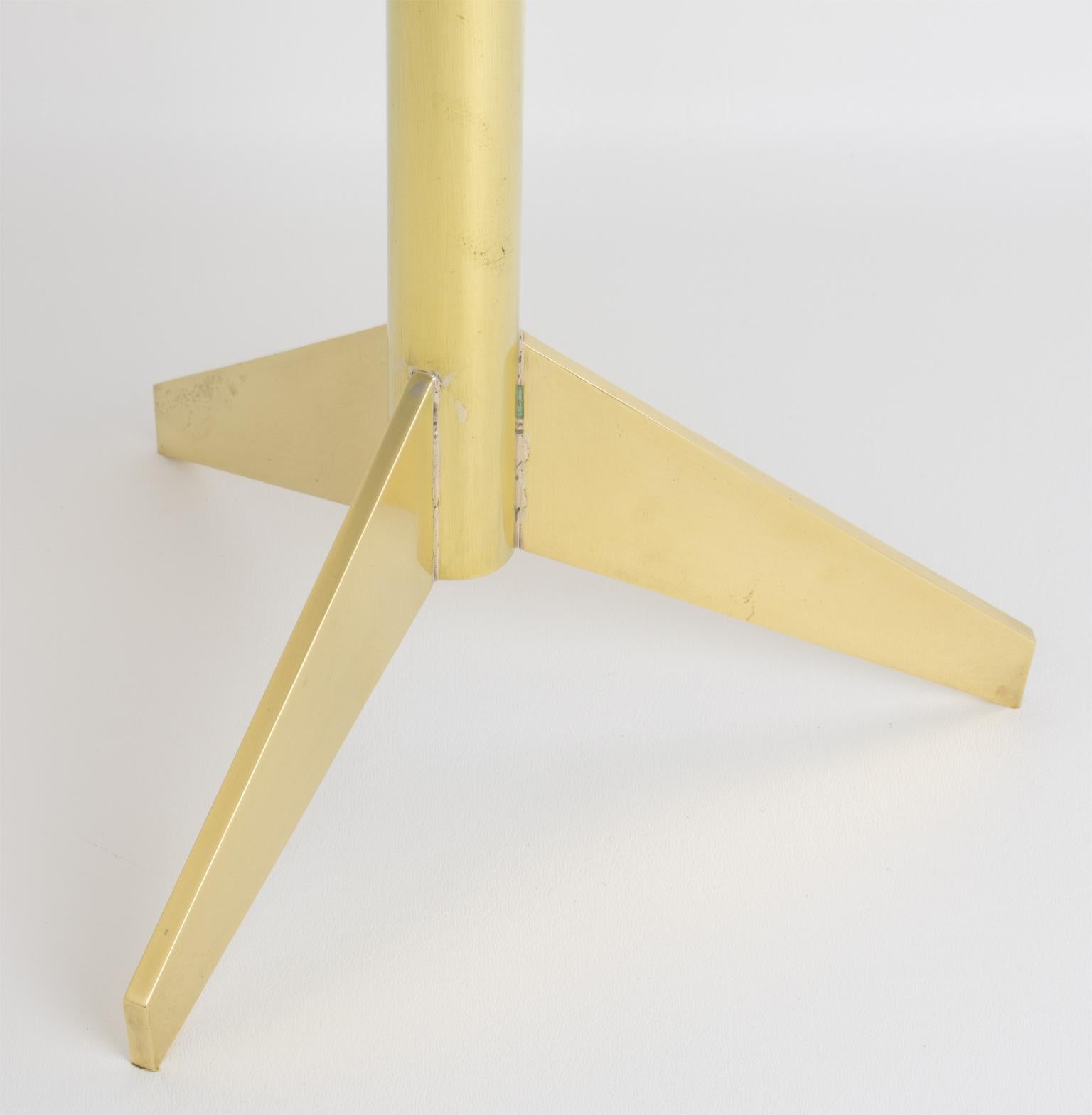 Aschenbecher Vide Poche Beistelltisch aus Messing und versteinertem Holz aus der Jahrhundertmitte, um 1960 im Angebot 2