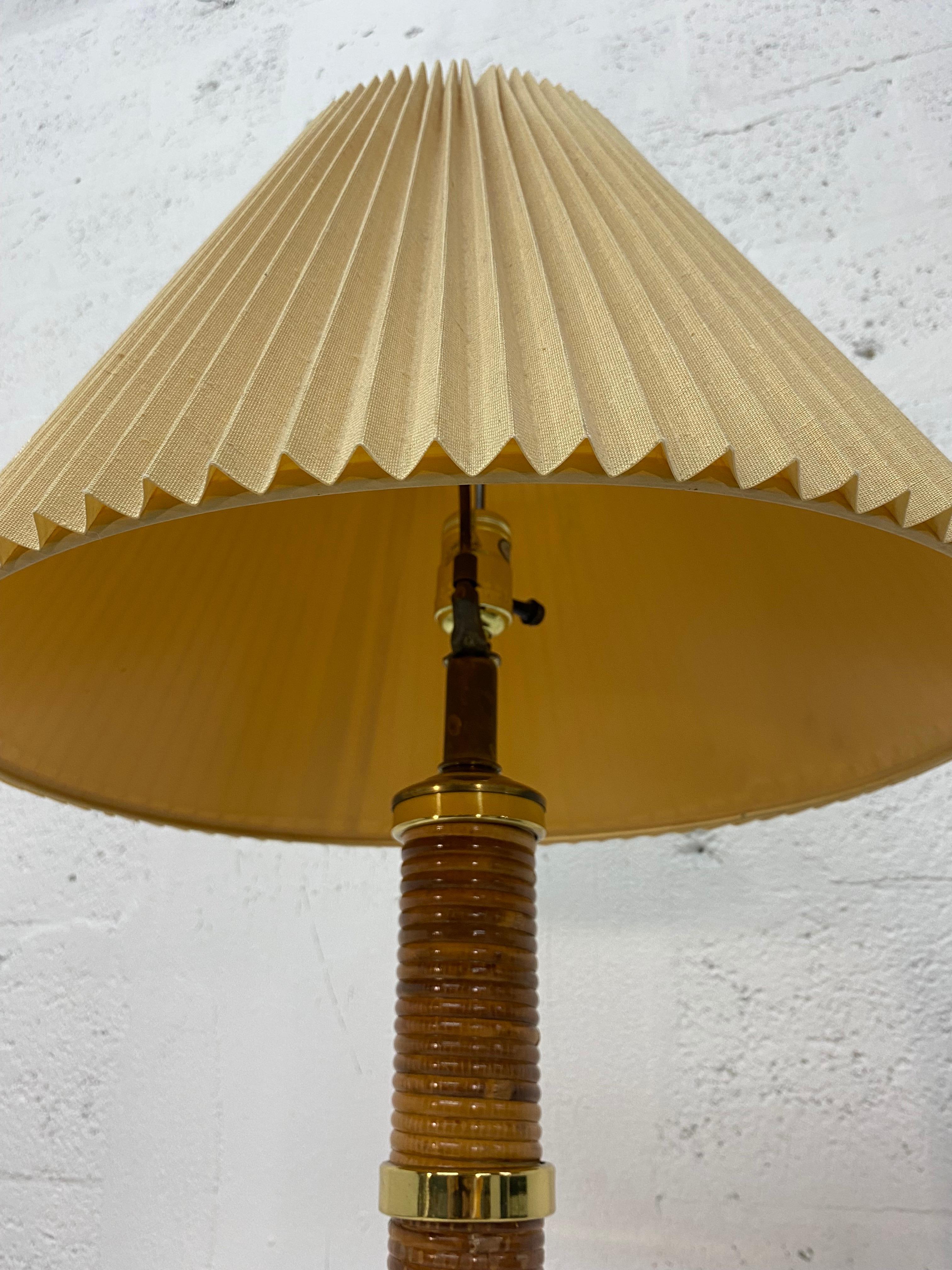 Mid-Century Brass and Rattan Table Lamp with Ribbed Shade 1