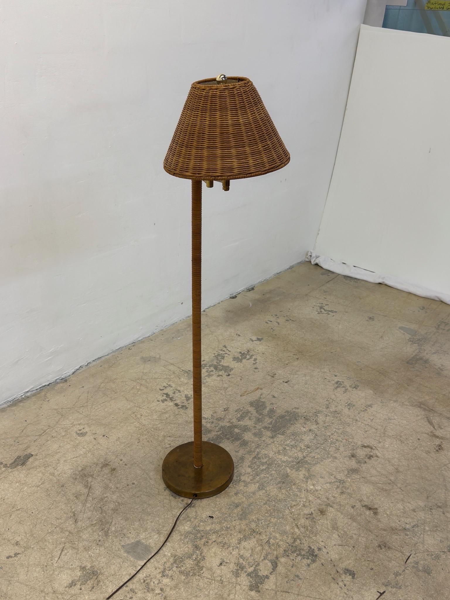 Mid-Century Brass and Rattan Wrapped Floor Lamp With Wicker Shade, 1960s In Good Condition For Sale In Miami, FL