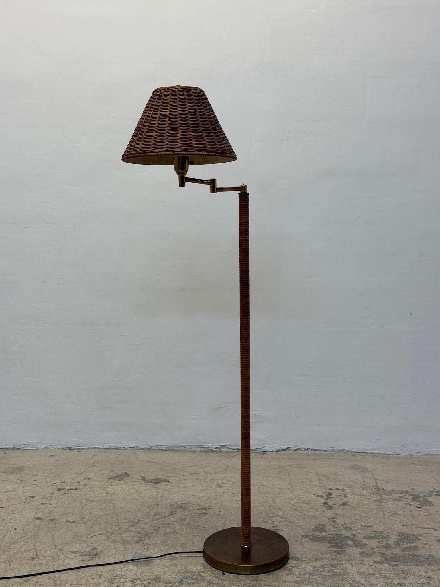 Mid-Century Brass and Rattan Wrapped Floor Lamp With Wicker Shade, 1960s For Sale 2