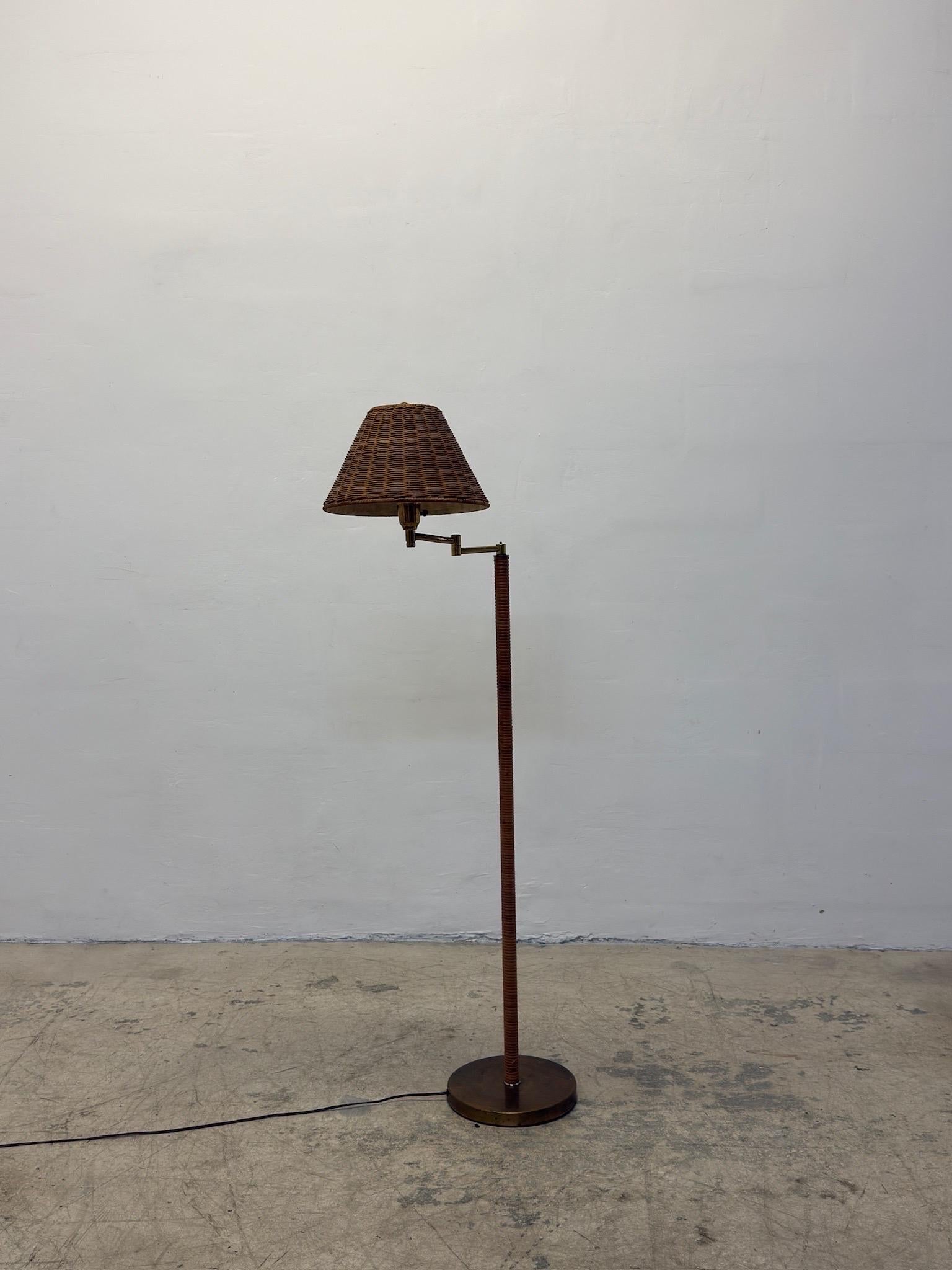 Mid-Century Brass and Rattan Wrapped Floor Lamp With Wicker Shade, 1960s For Sale 3