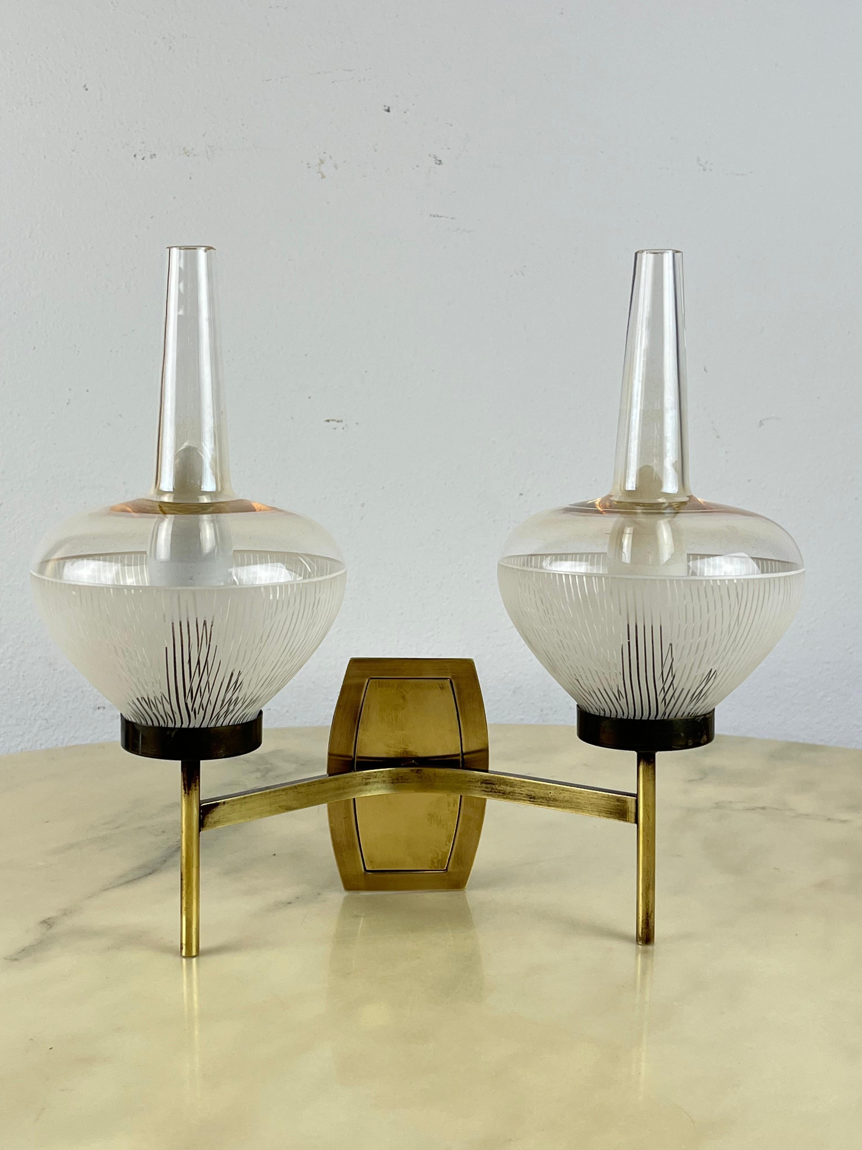 Mid-Century Brass and Ribbed Glass Wall Light Italian design  1960s For Sale 3
