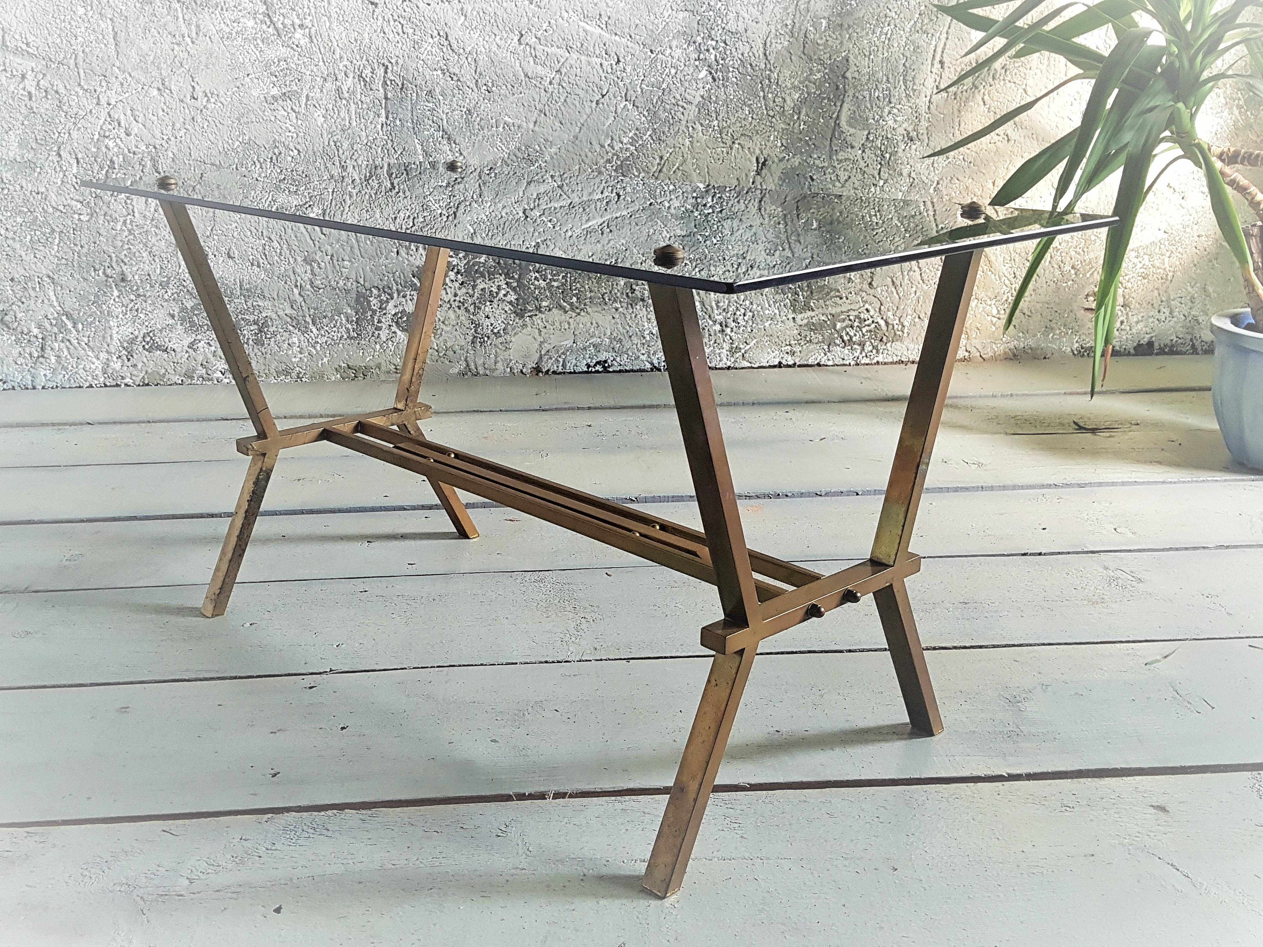 Couchtisch aus Messing und Rauchglas im Stil von Romeo Rega aus der Mitte des Jahrhunderts, Italien, 1960 im Angebot 8
