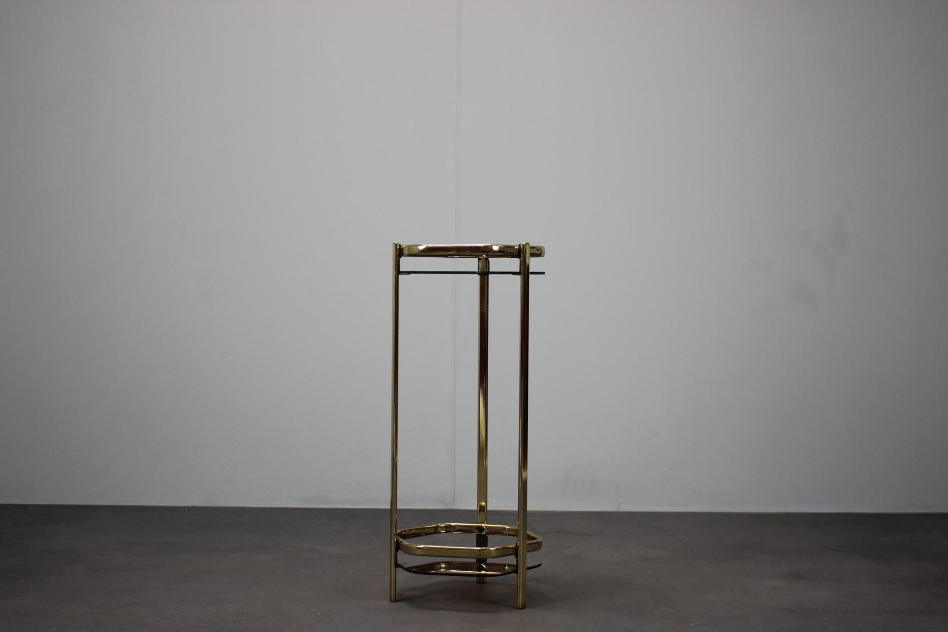 Mid-Century Modern Table à thé en laiton et verre fumé du milieu du siècle, 1970, Allemagne en vente