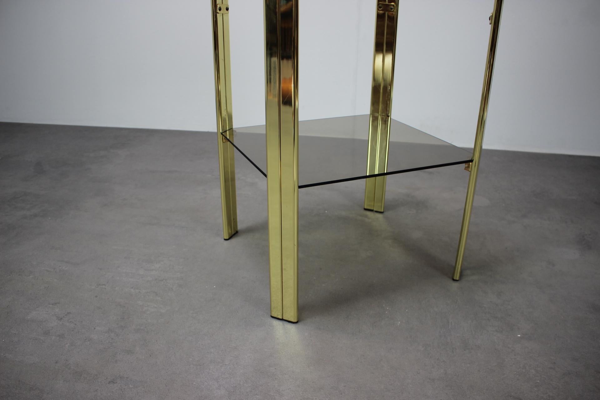 Laiton Table à thé en laiton et verre fumé du milieu du siècle, 1970, Allemagne en vente