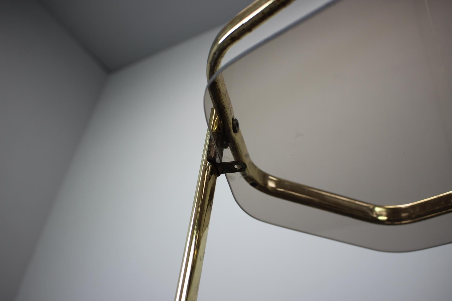 Laiton Table à thé en laiton et verre fumé du milieu du siècle, 1970, Allemagne en vente