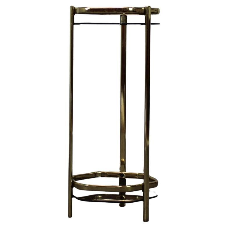 - Table à thé en laiton et verre fumé du milieu du siècle, 1970, Allemagne,
- en laiton et verre fumé,
- présente des signes d'usure et d'ancienneté (rayures, etc.),
- en bon état d'origine.