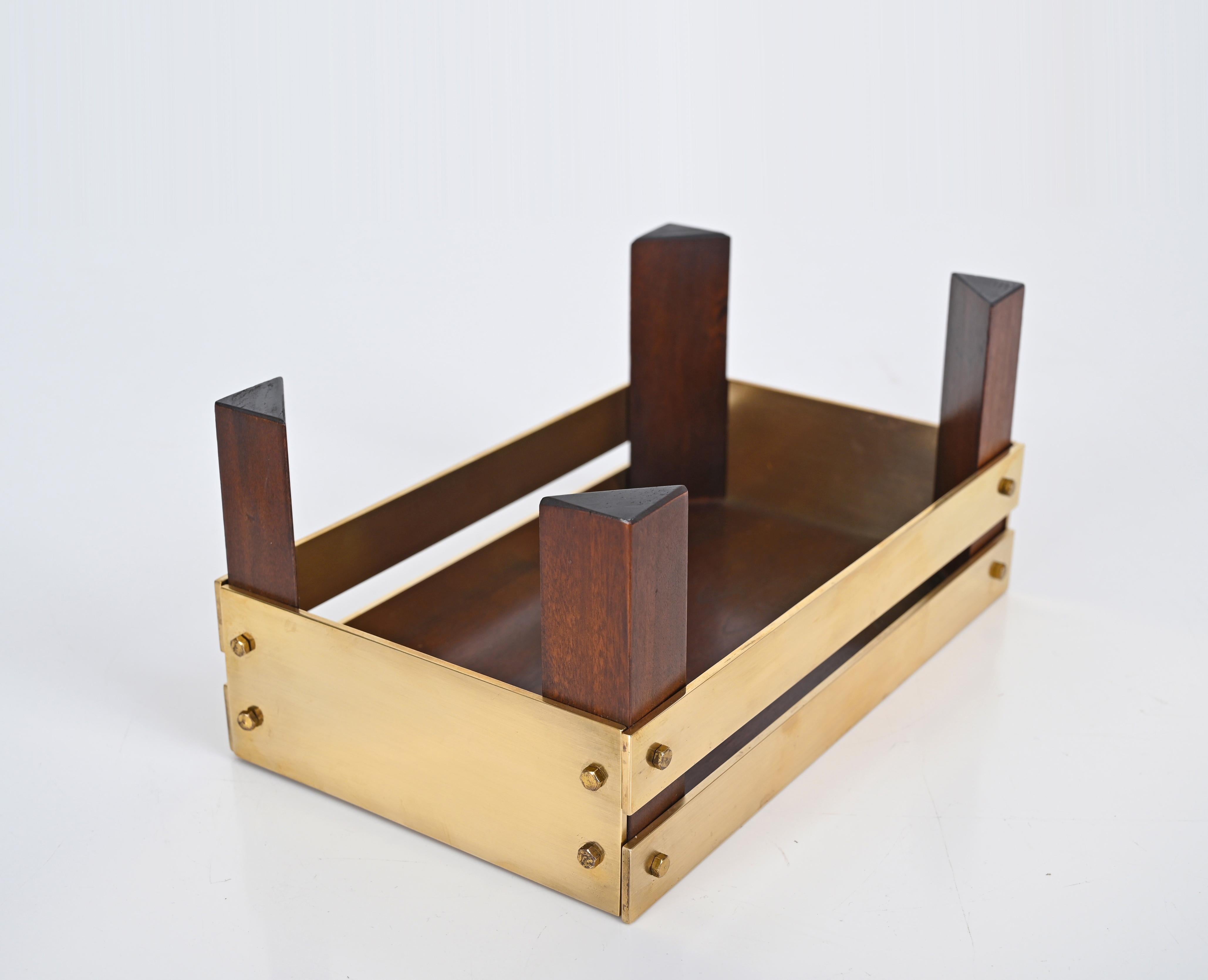 Mid-Century Brass and Walnut Pocket Emptier by Tommaso Barbi, Italy 1970s In Good Condition For Sale In Roma, IT