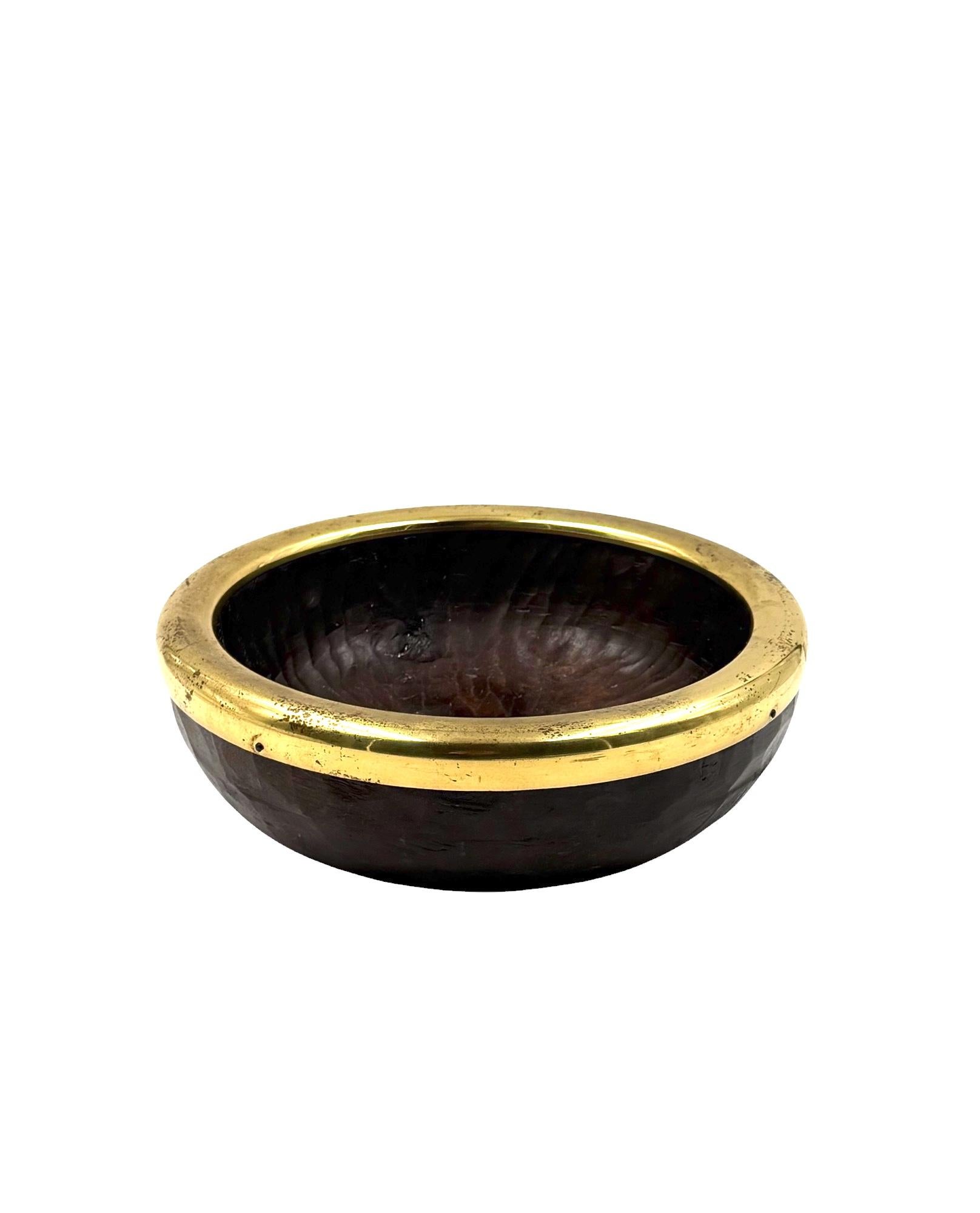 Mid-century brass and wood bowl, Italy 1970s For Sale 3