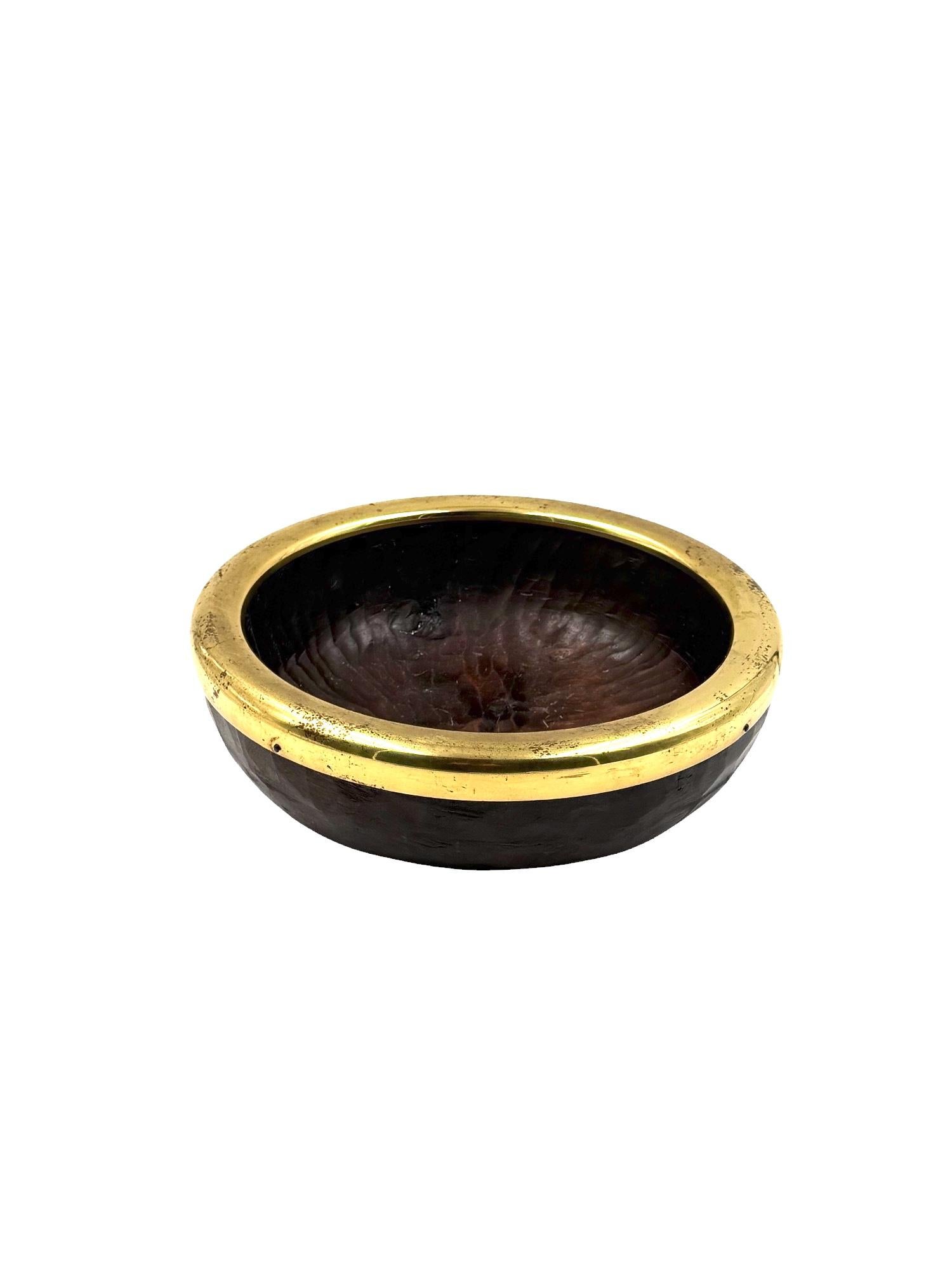 Mid-century brass and wood bowl, Italy 1970s For Sale 1