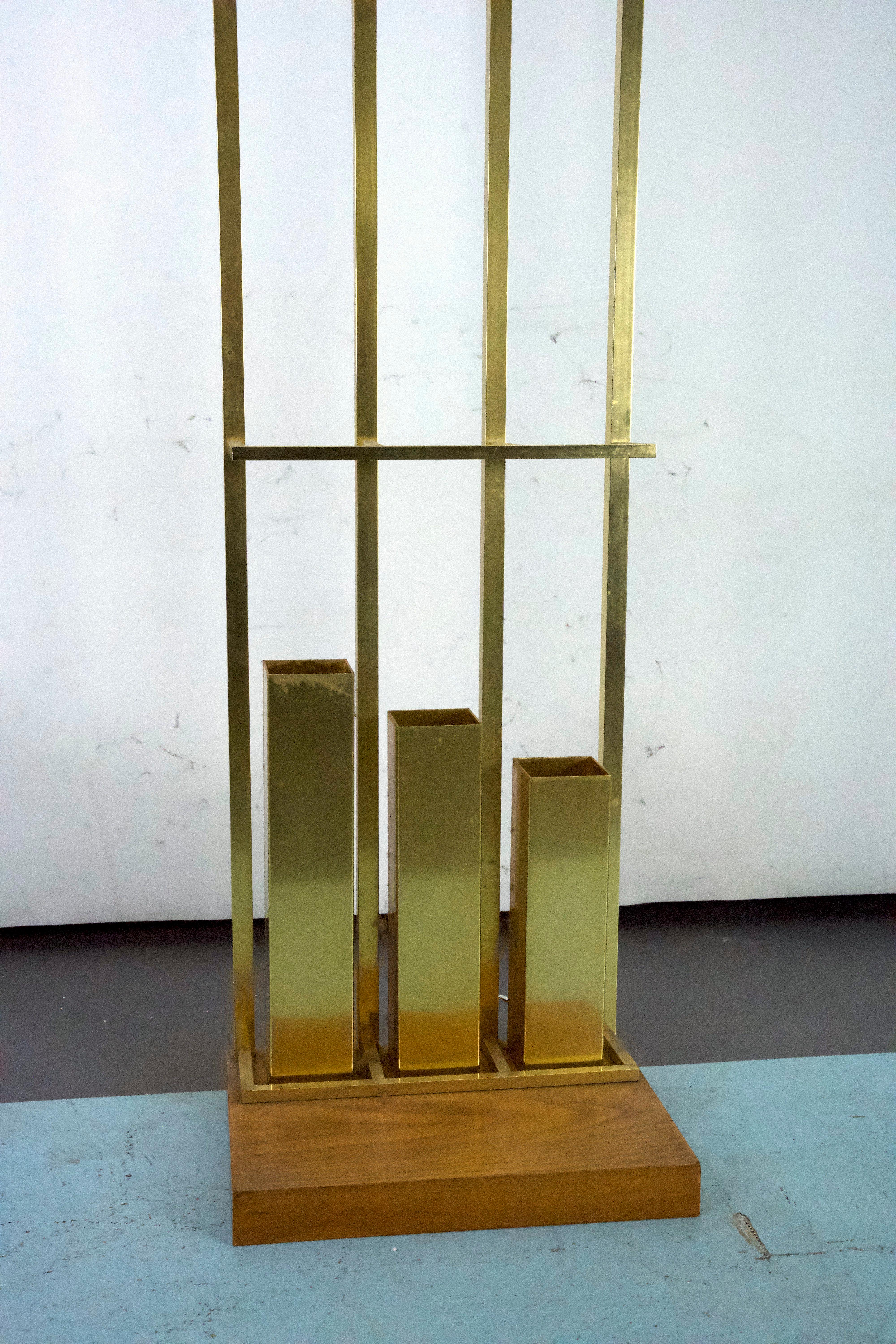 Appendiabiti in ottone e legno di metà secolo. Italia anni '70 in vendita 8