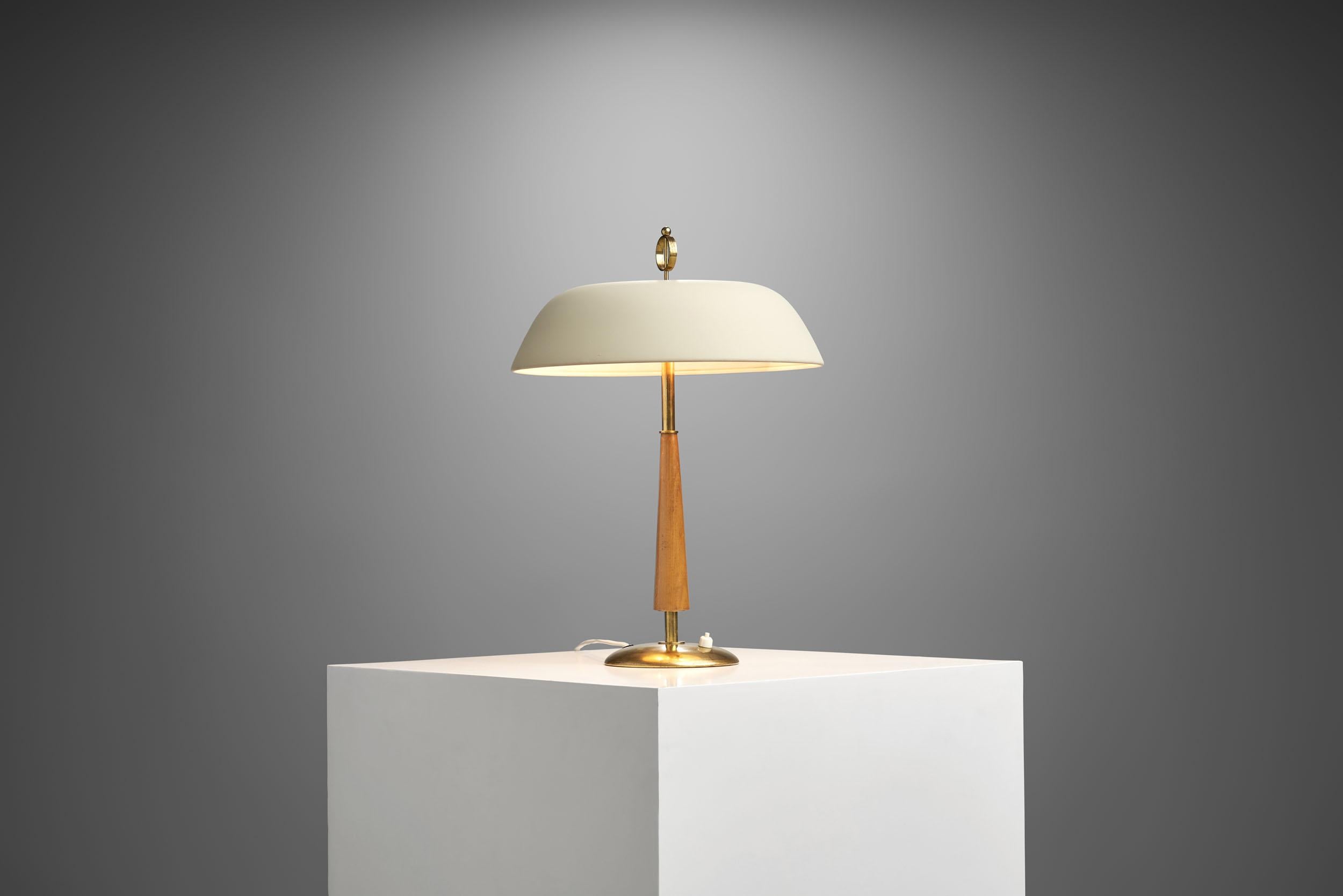Mid-Century Brass and Wood Table Lamp, Scandinavia, 1940s In Good Condition In Utrecht, NL