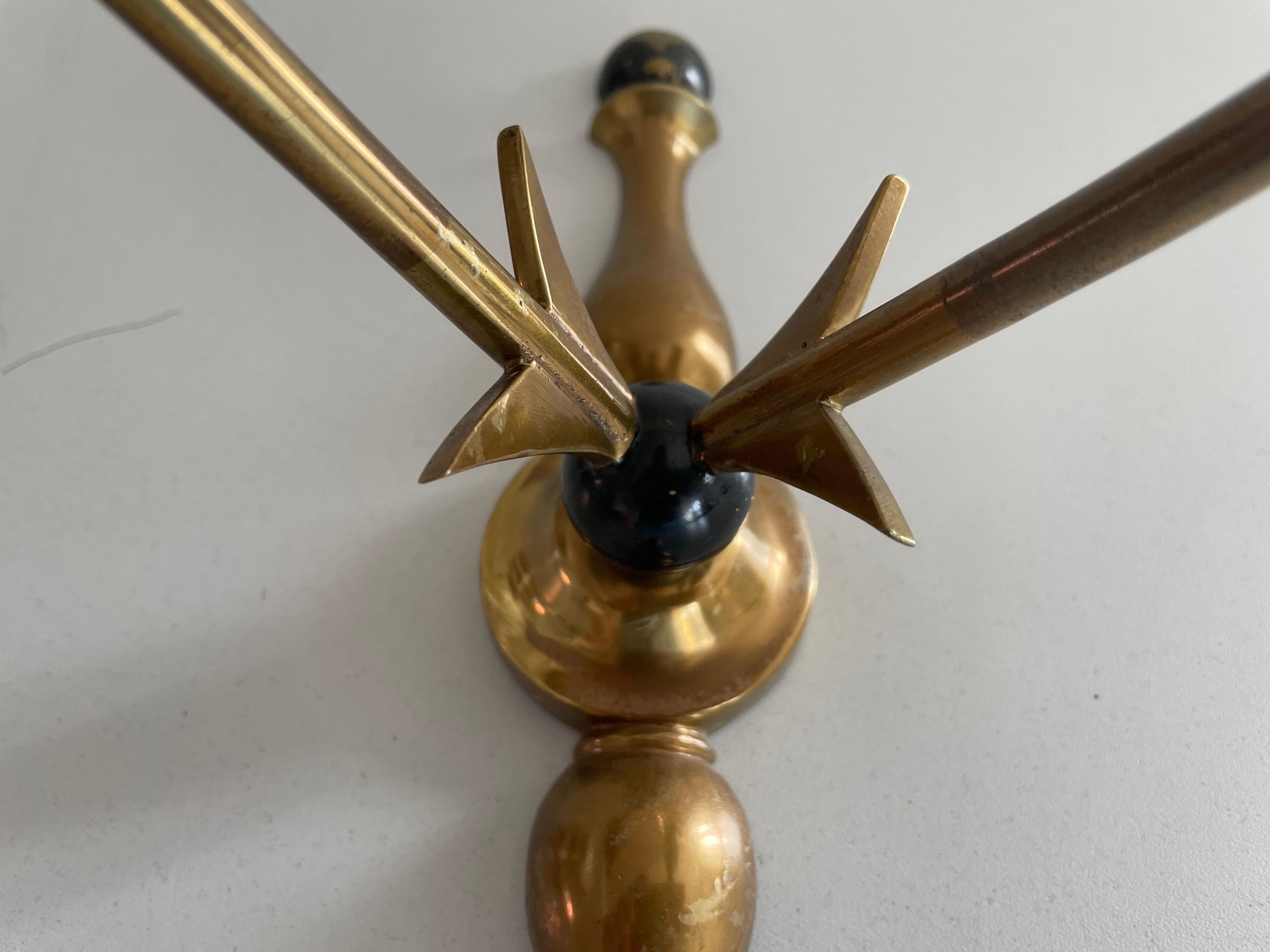 Paire d'appliques Arrow en laiton du milieu du siècle, 1960, France en vente 3