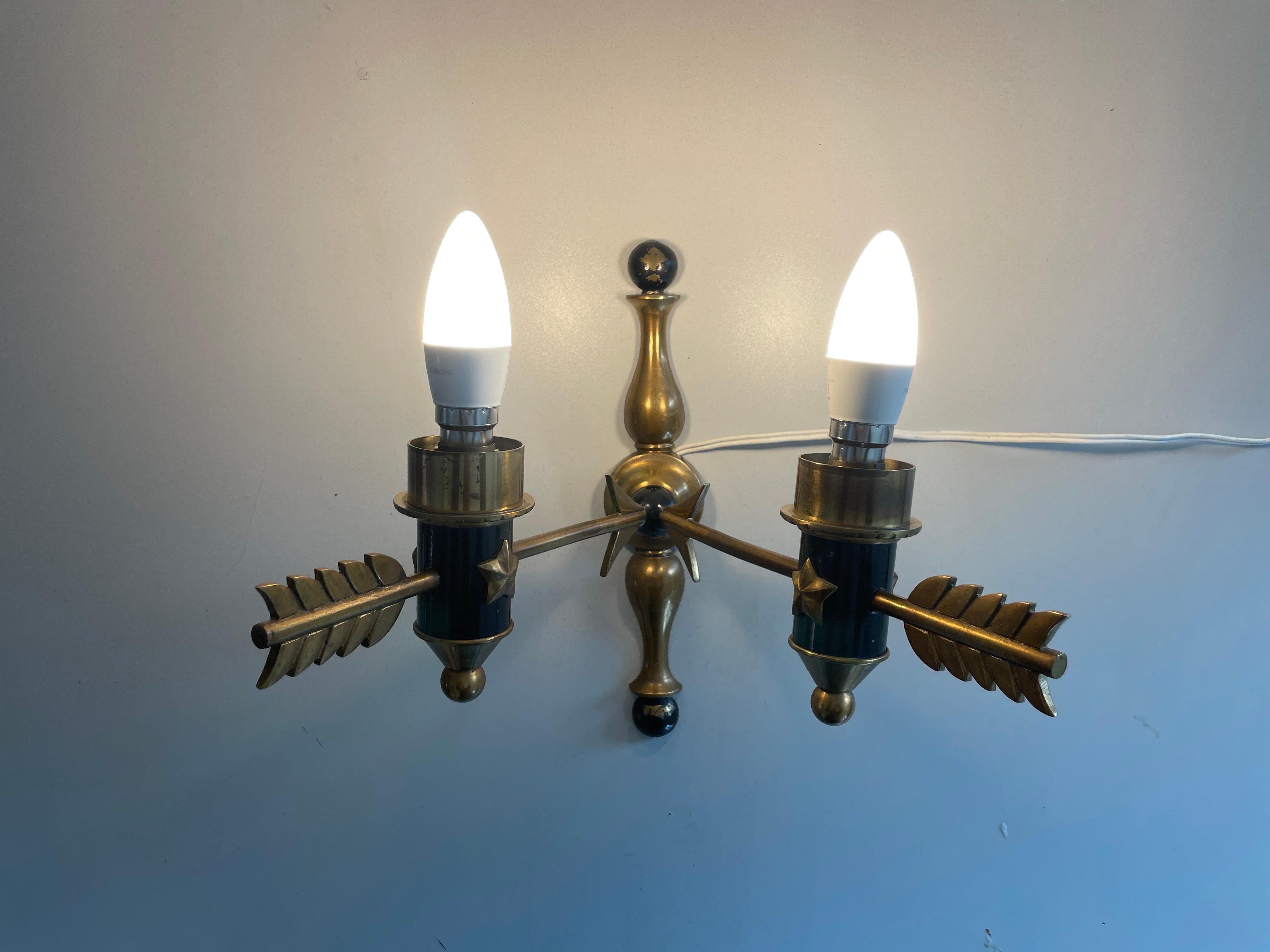 Paire d'appliques Arrow en laiton du milieu du siècle, 1960, France en vente 5
