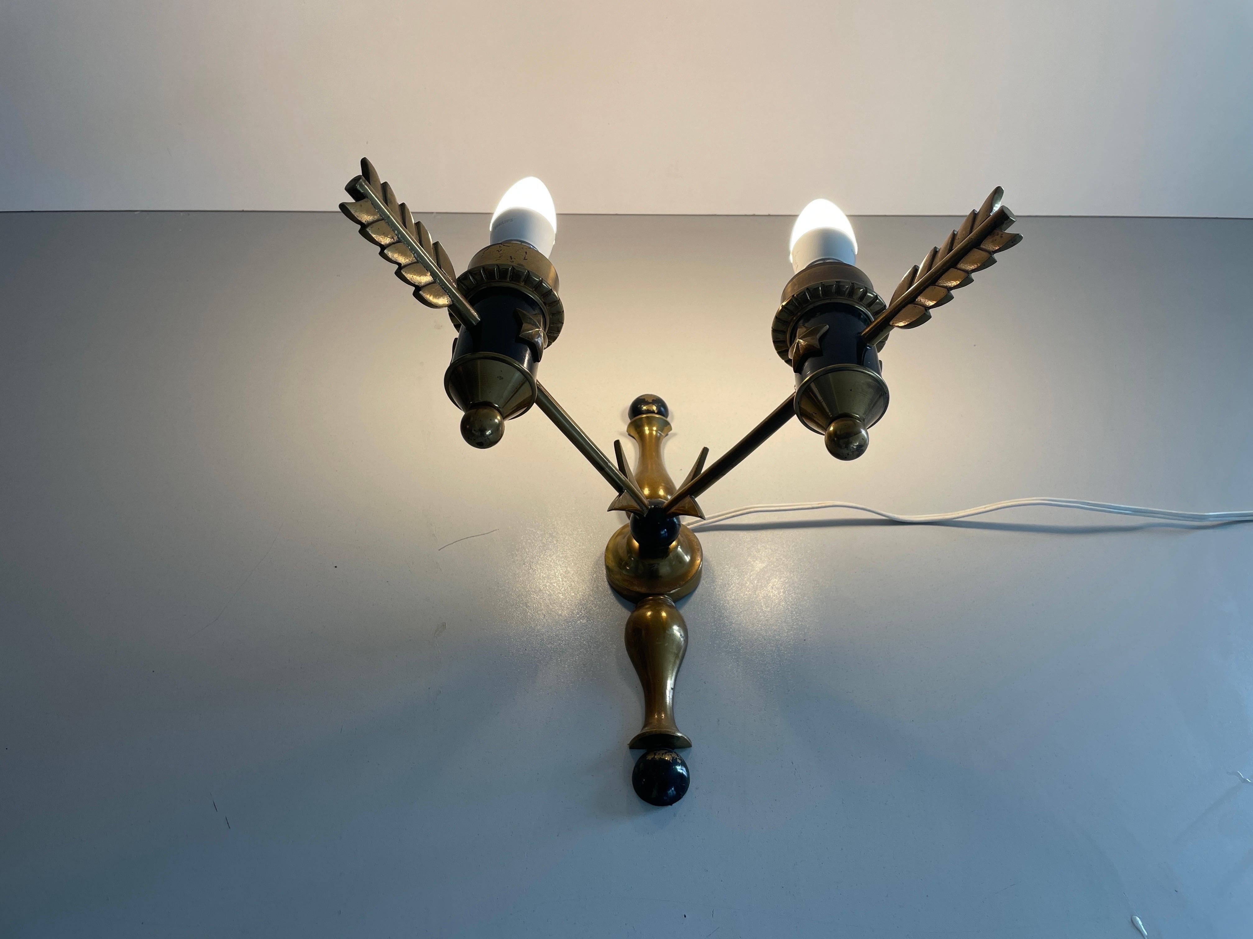 Paire d'appliques Arrow en laiton du milieu du siècle, 1960, France en vente 8