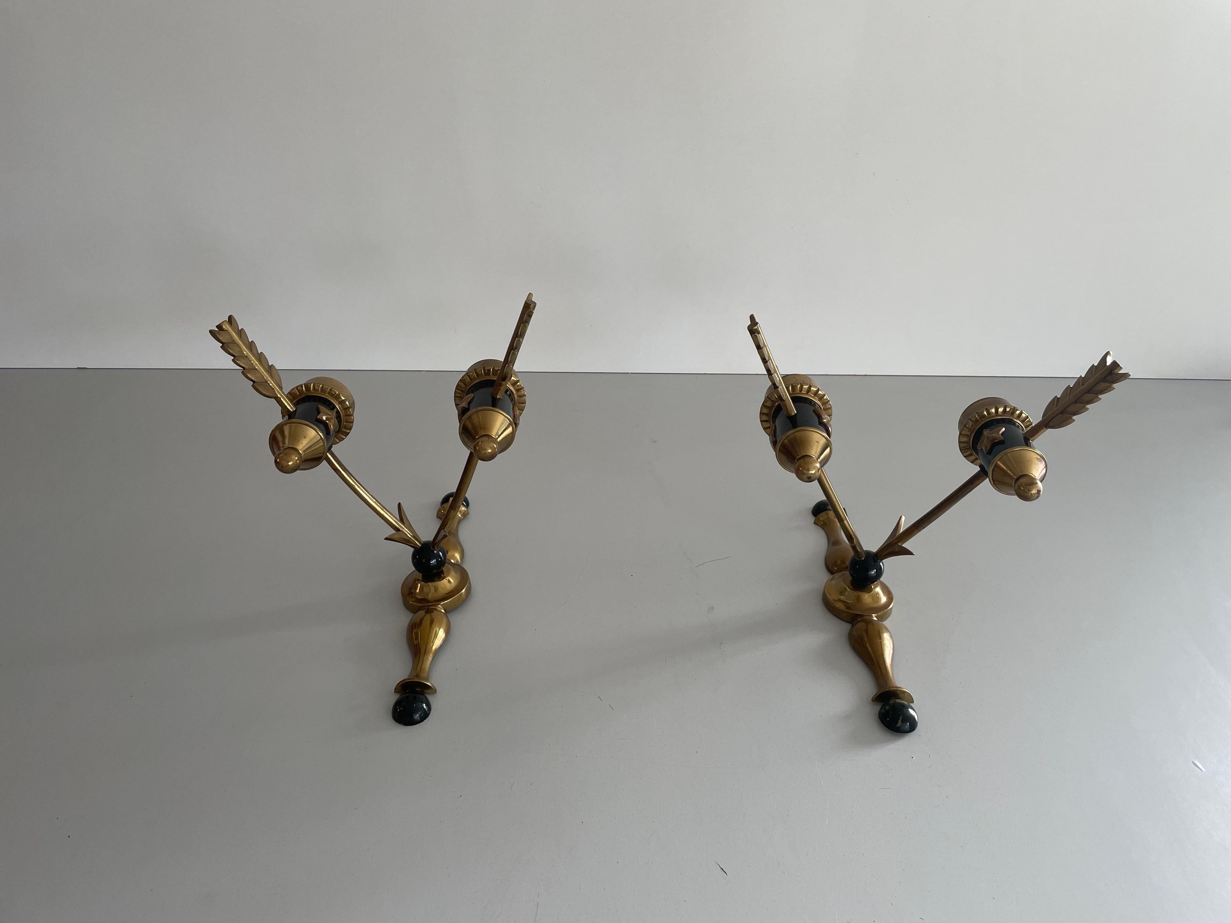 Français Paire d'appliques Arrow en laiton du milieu du siècle, 1960, France en vente