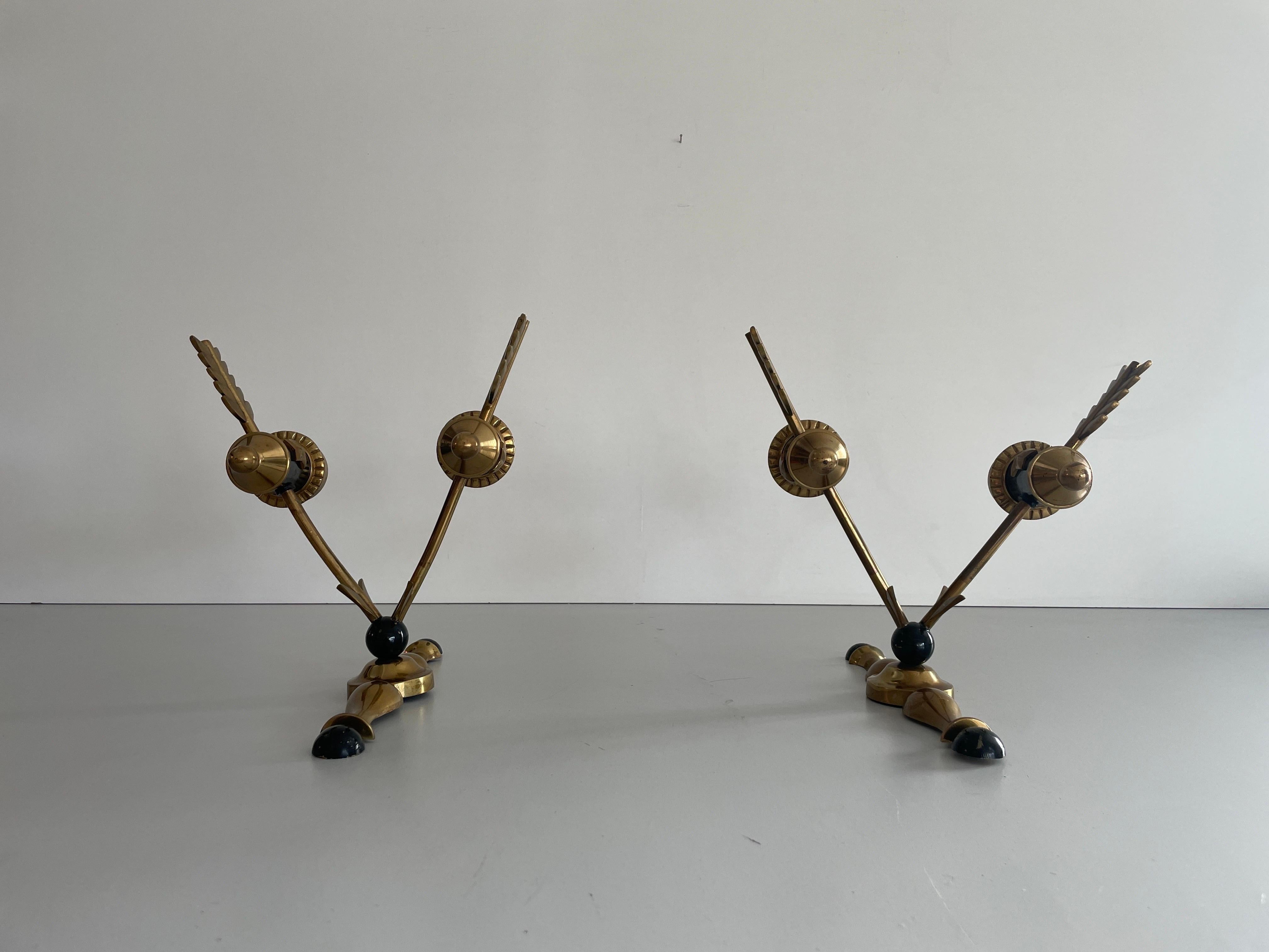 Paire d'appliques Arrow en laiton du milieu du siècle, 1960, France Excellent état - En vente à Hagenbach, DE