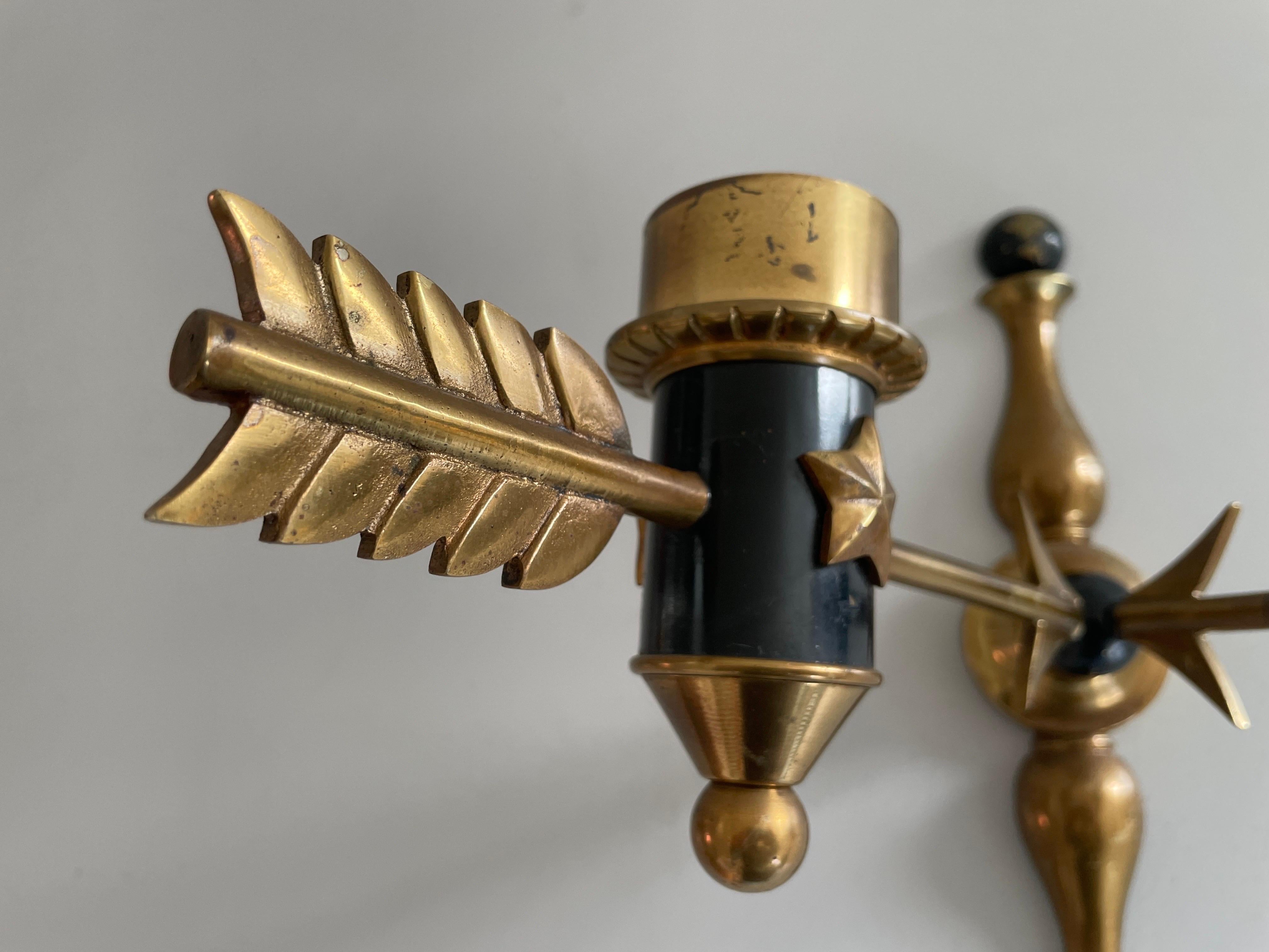 Paire d'appliques Arrow en laiton du milieu du siècle, 1960, France en vente 1