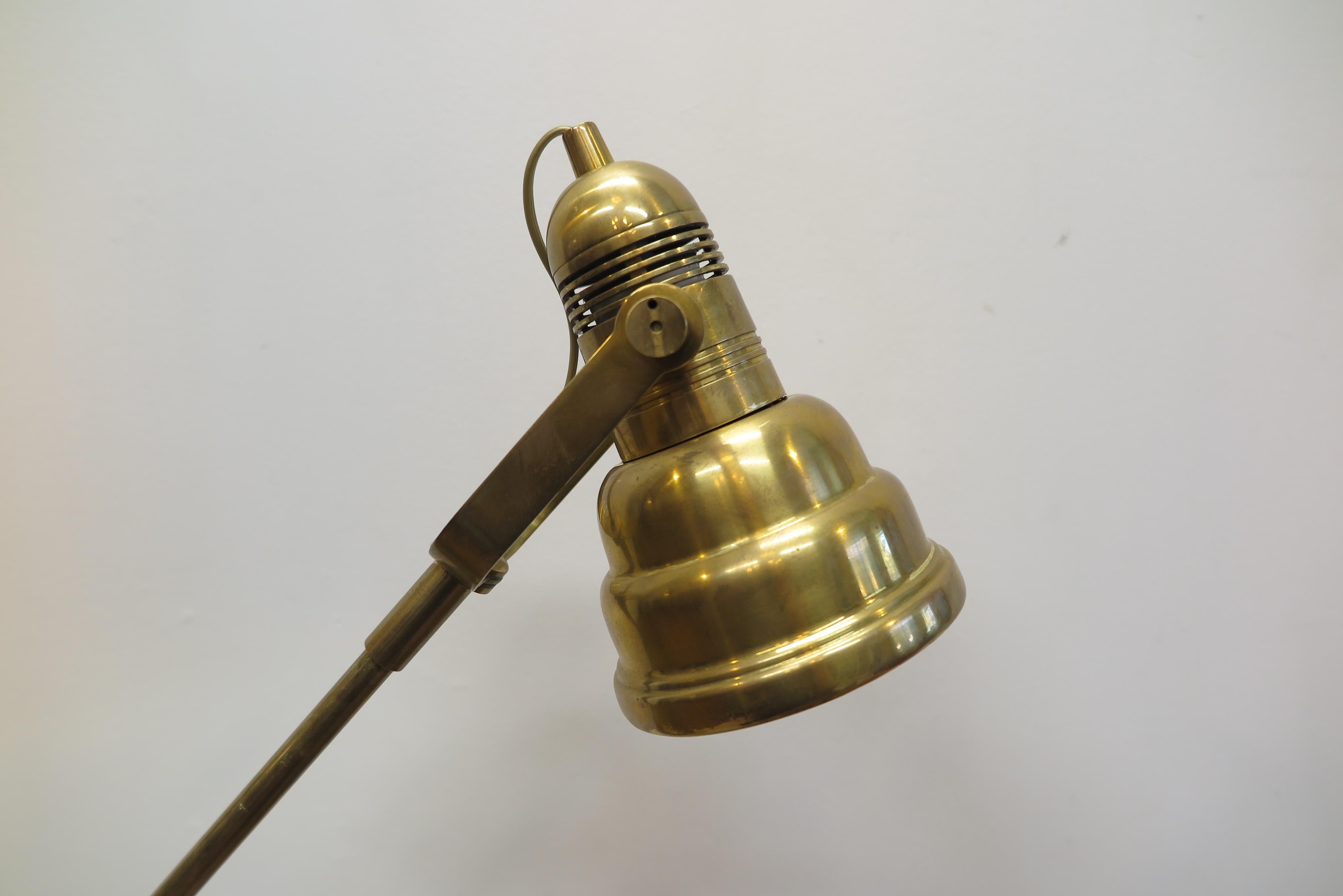Midcentury Brass Articulating Table Lamp In Good Condition In New York, NY