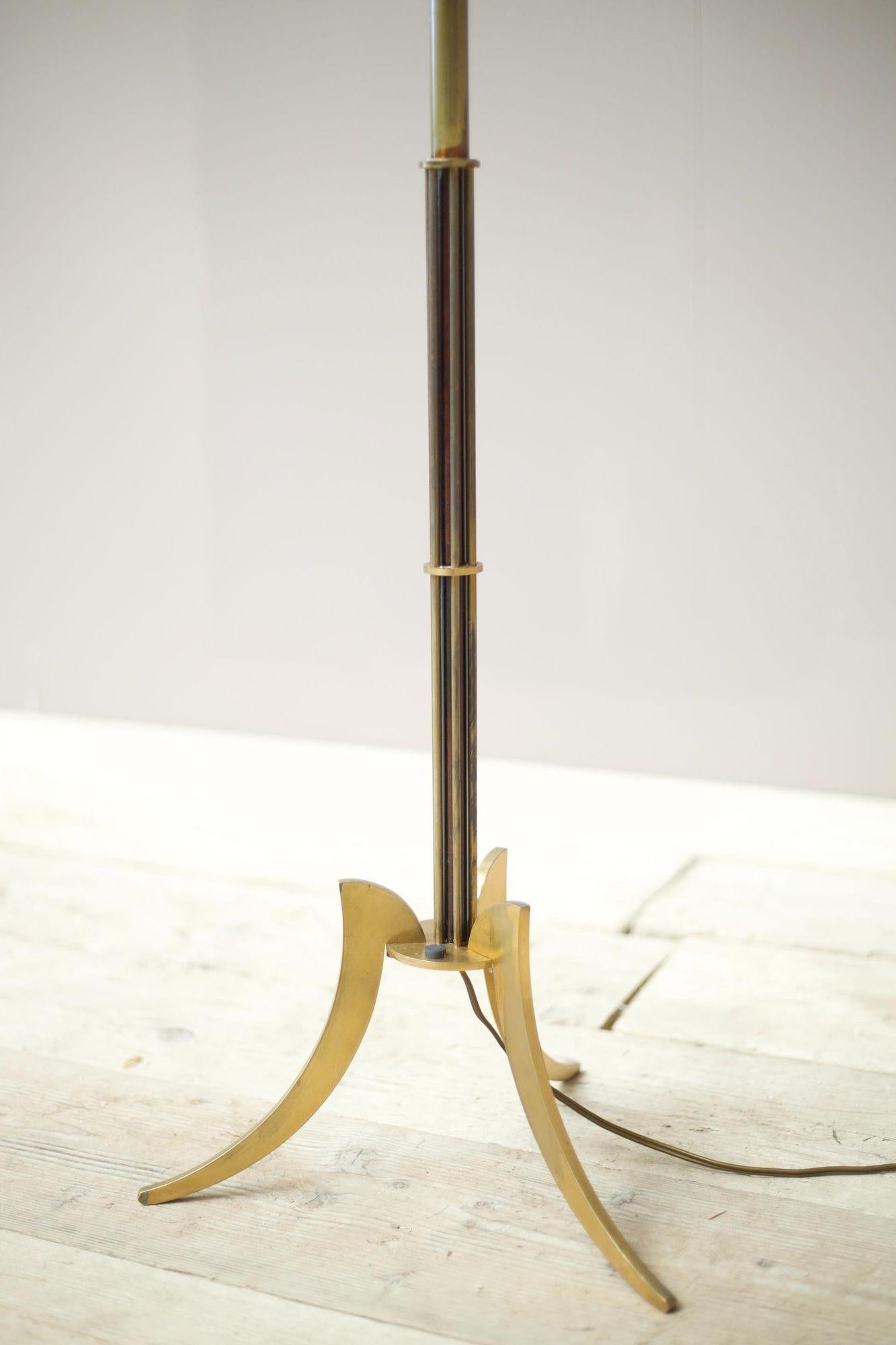 This is a very stylish mid century brass floor lamp. It has three arms and a gorgeous atomic type base and legs. Great overall condition with light patina.

Let us know what flex colour and length you would like and we will re wire this before