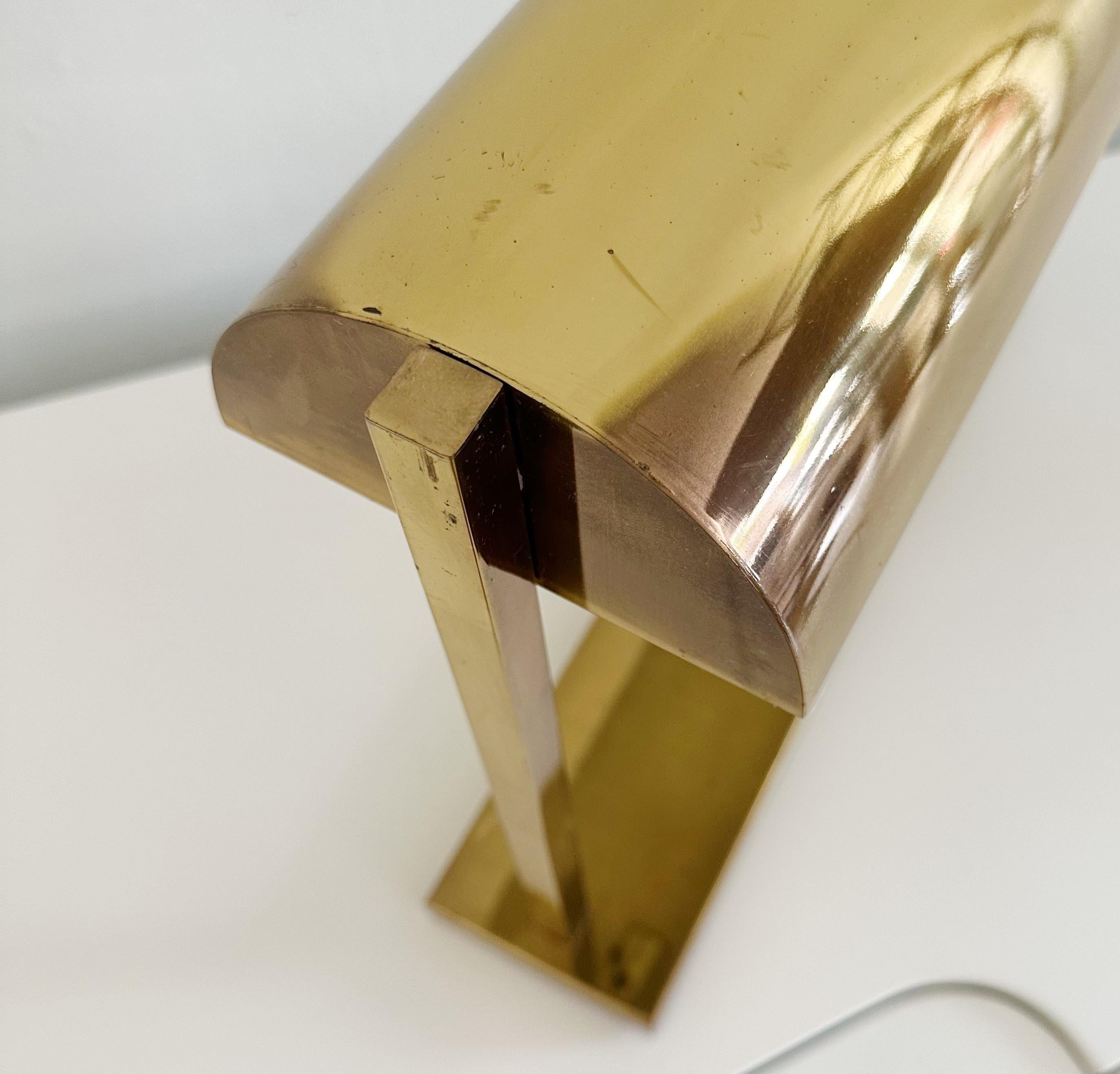 Mid Century Brass Bankers Desk Lamp In Good Condition For Sale In West Palm Beach, FL