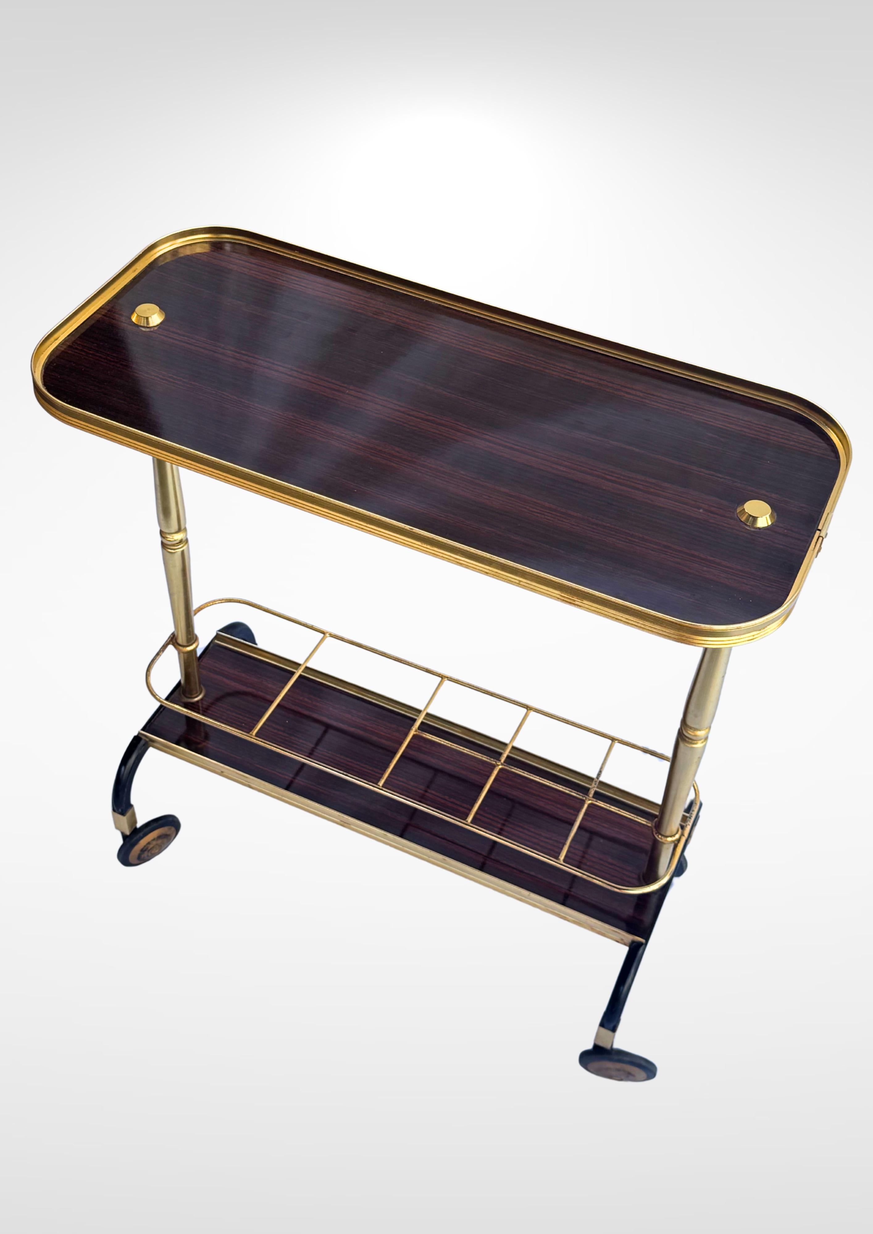 Chariot de bar en laiton du milieu du siècle par MB Italie en vente 2