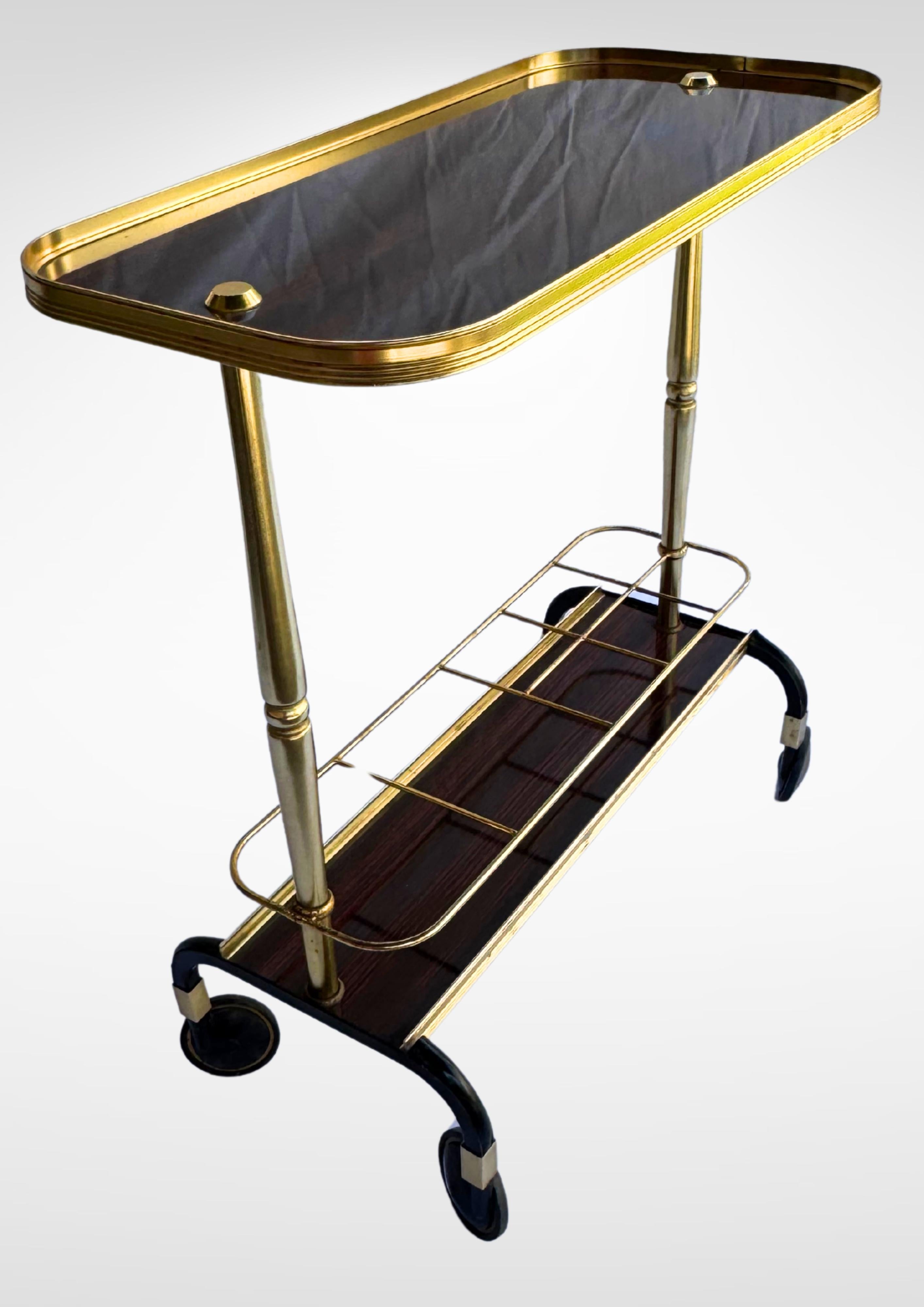 Chariot de bar en laiton du milieu du siècle par MB Italie en vente 3