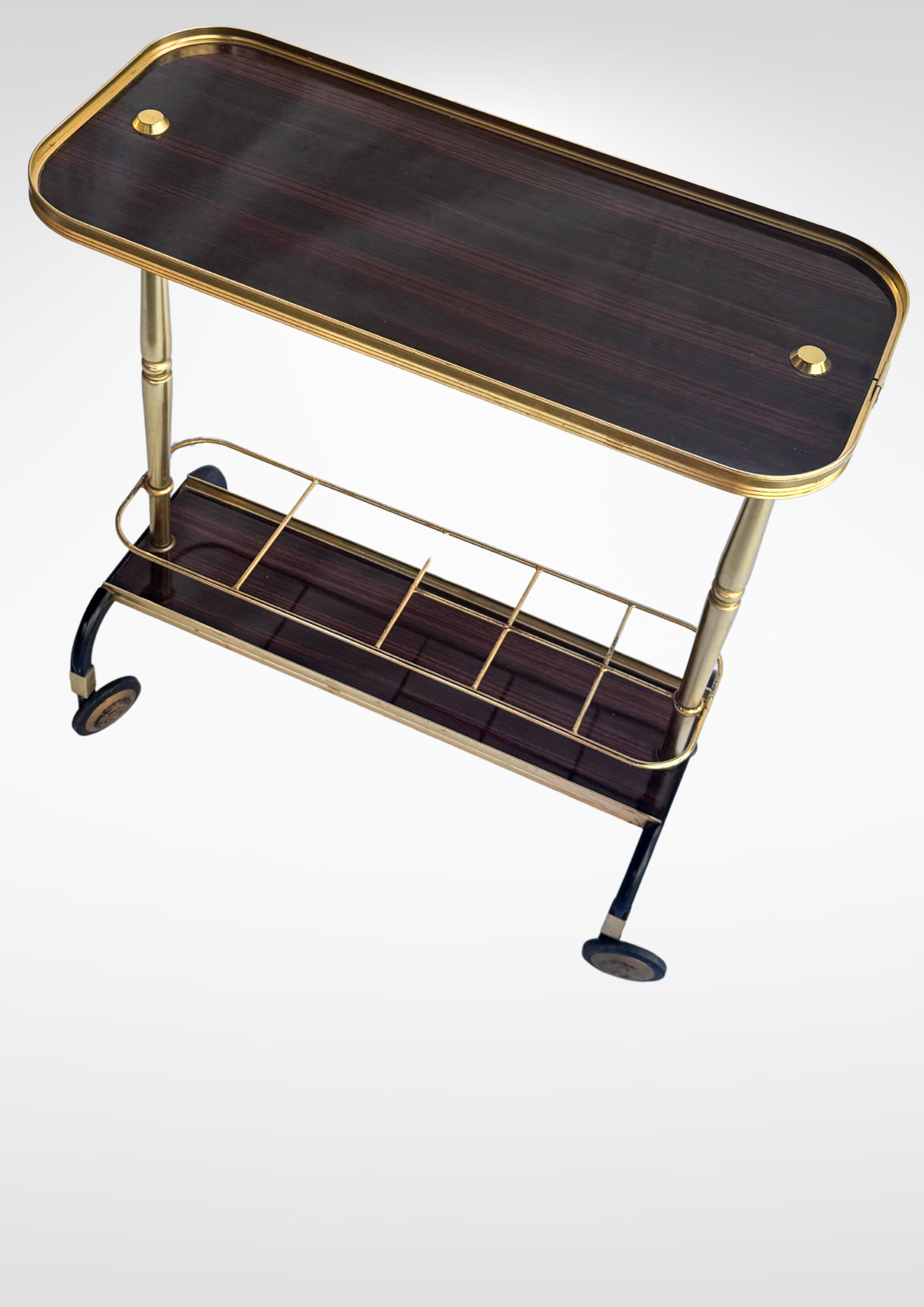 Mid-Century Modern Chariot de bar en laiton du milieu du siècle par MB Italie en vente