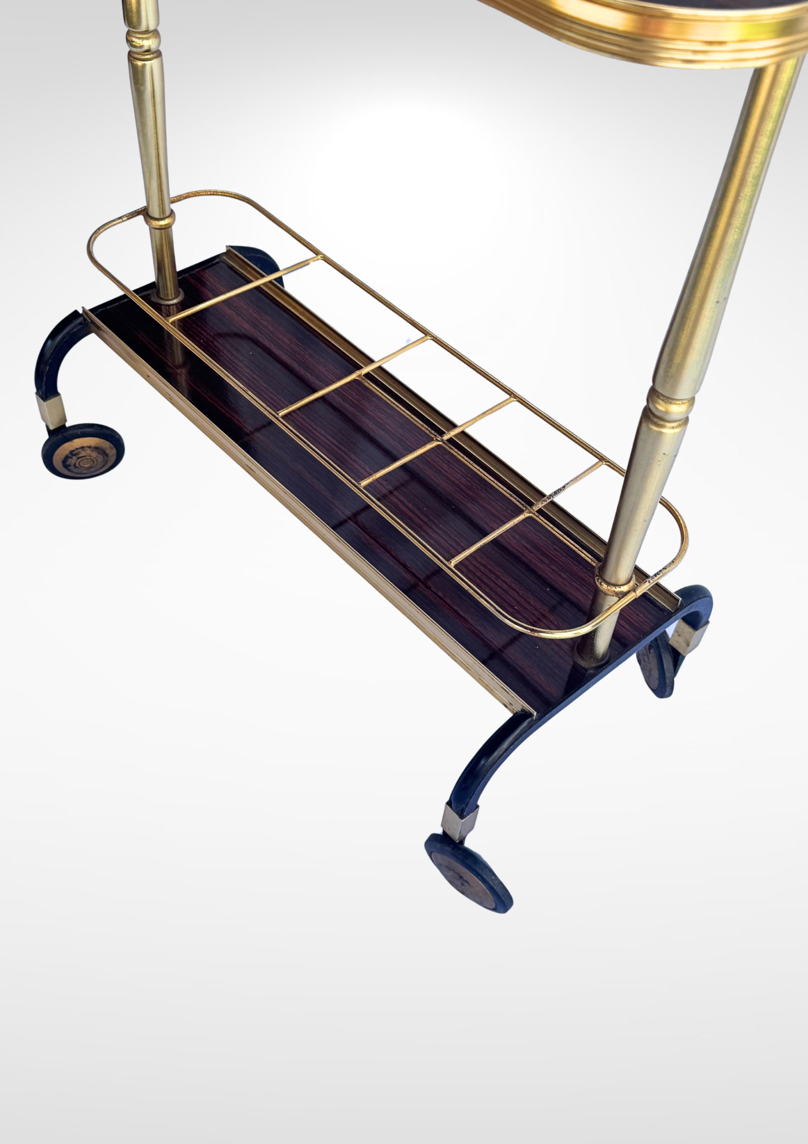 Placage Chariot de bar en laiton du milieu du siècle par MB Italie en vente