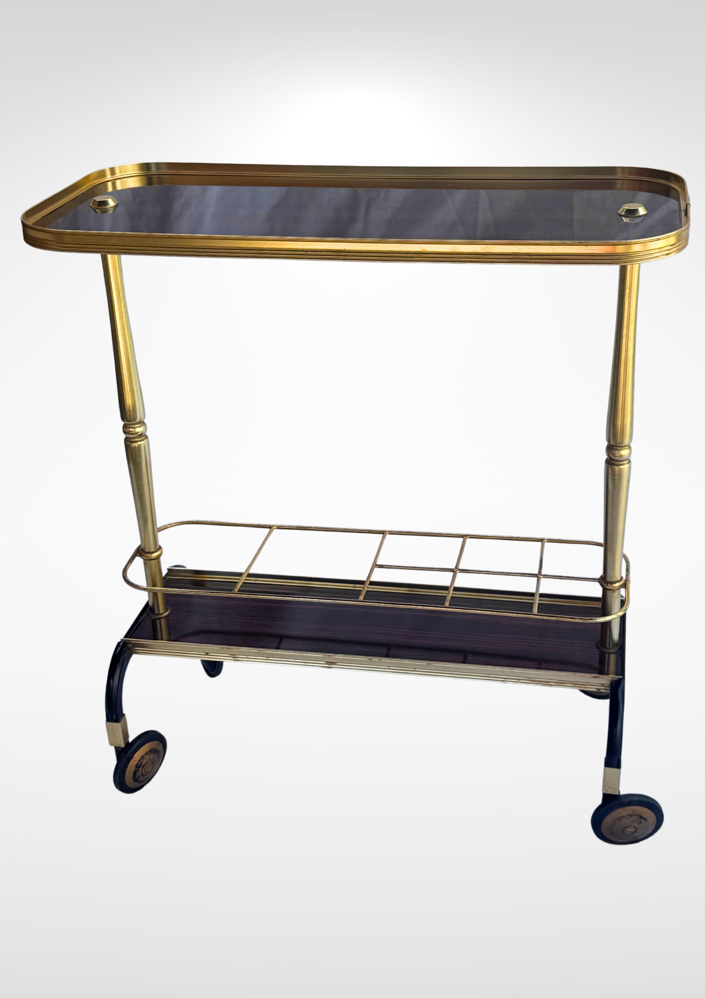 Chariot de bar en laiton du milieu du siècle par MB Italie en vente 1