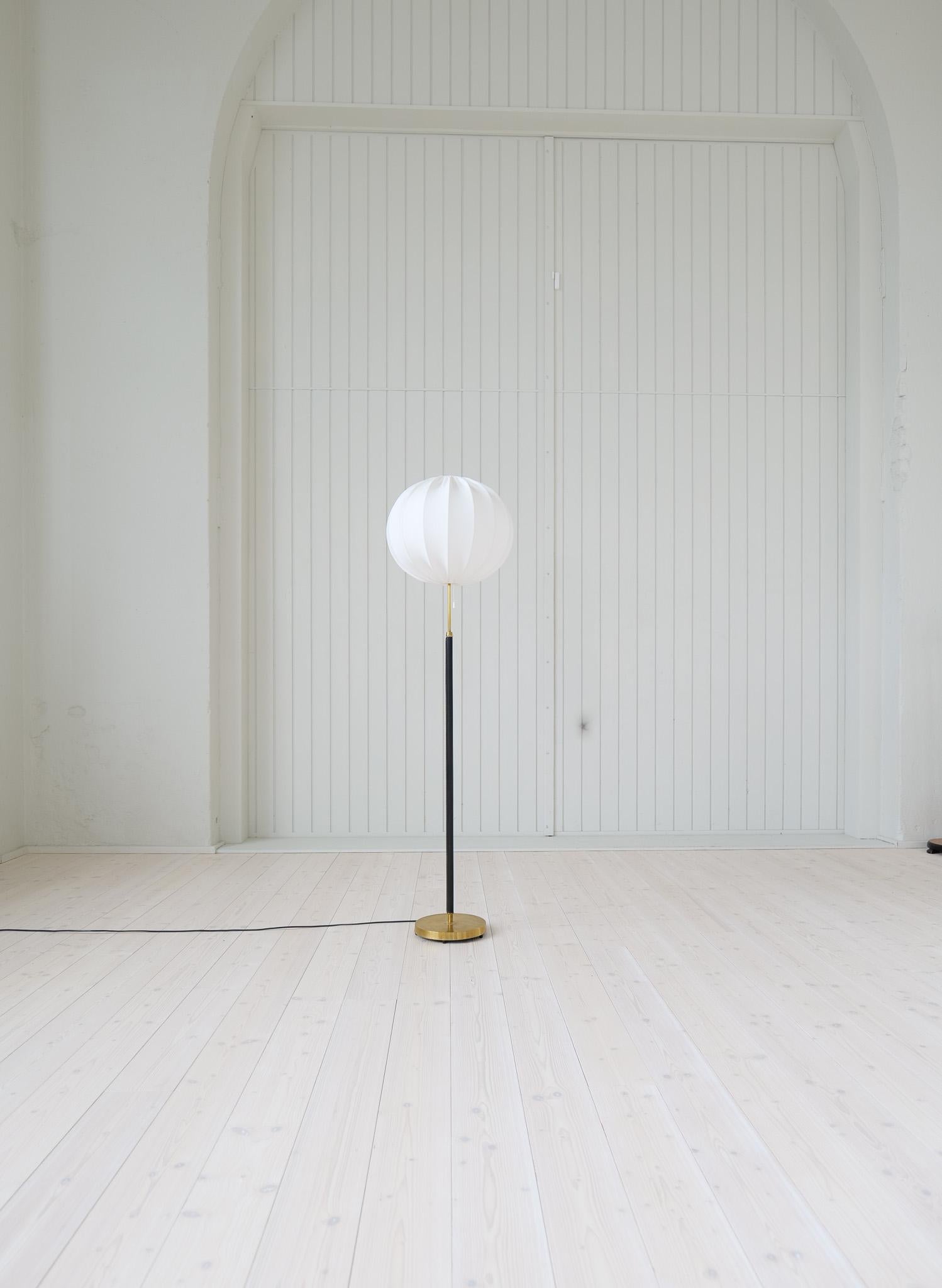 Mid-Century Brass Black Leather Floor Lamp Falkenbergs Belysning, Sweden, 1960s For Sale 7