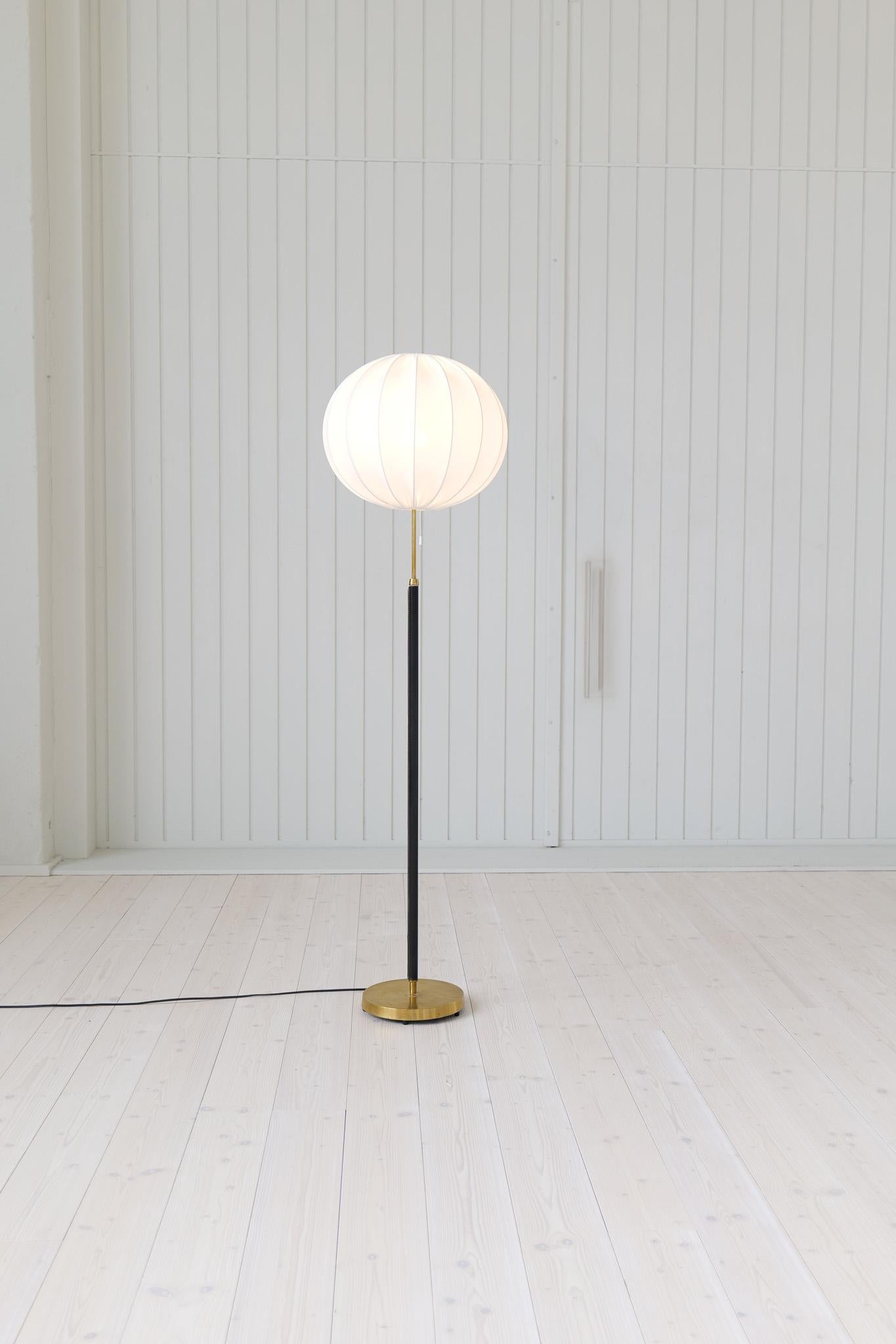 This lamp was made in Sweden at Falkenbergs Belysning. Wonderful, assembled brass combination with leather rod. The brass working well together with the black stitched leather.

Good patinated brass with stains and small dents, working condition.
