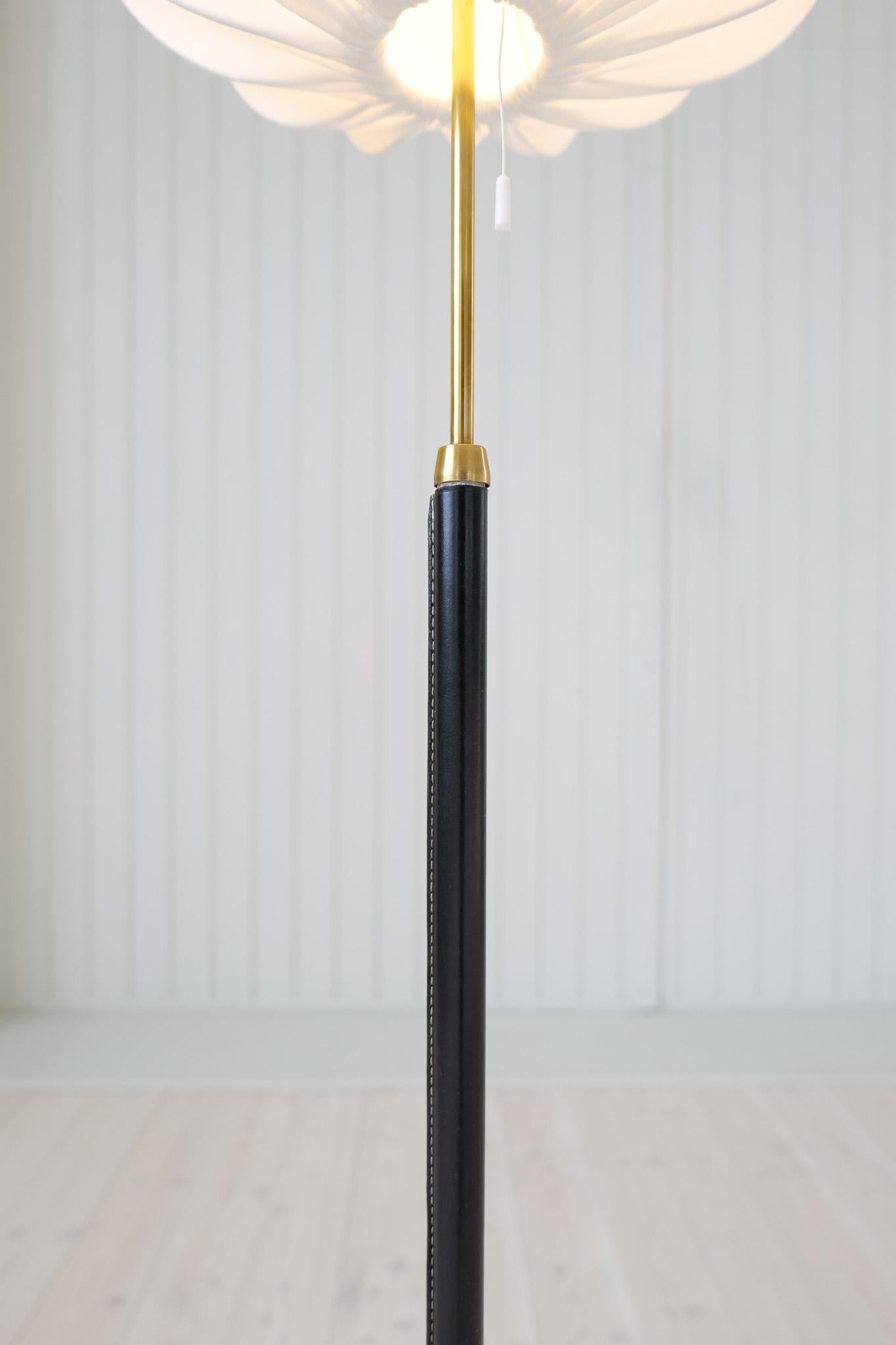 Mid-Century Brass Black Leather Floor Lamp Falkenbergs Belysning, Sweden, 1960s For Sale 3