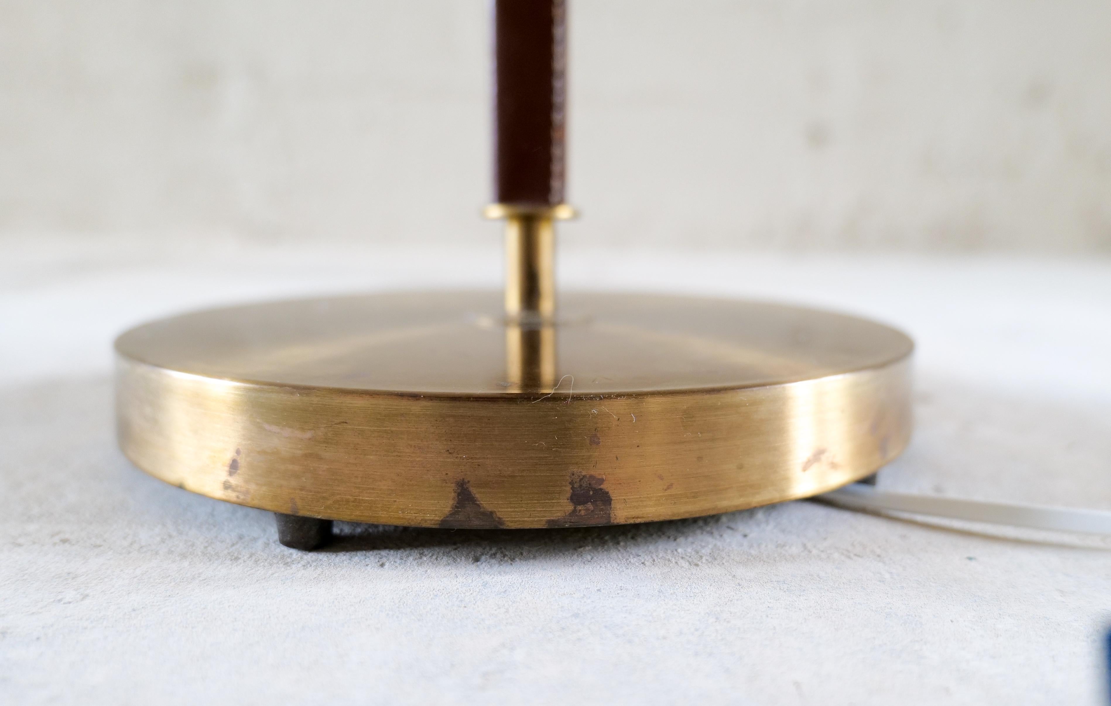 Mid-Century Brass Brown Leather Floor Lamp Falkenbergs Belysning, Sweden, 1960s For Sale 4