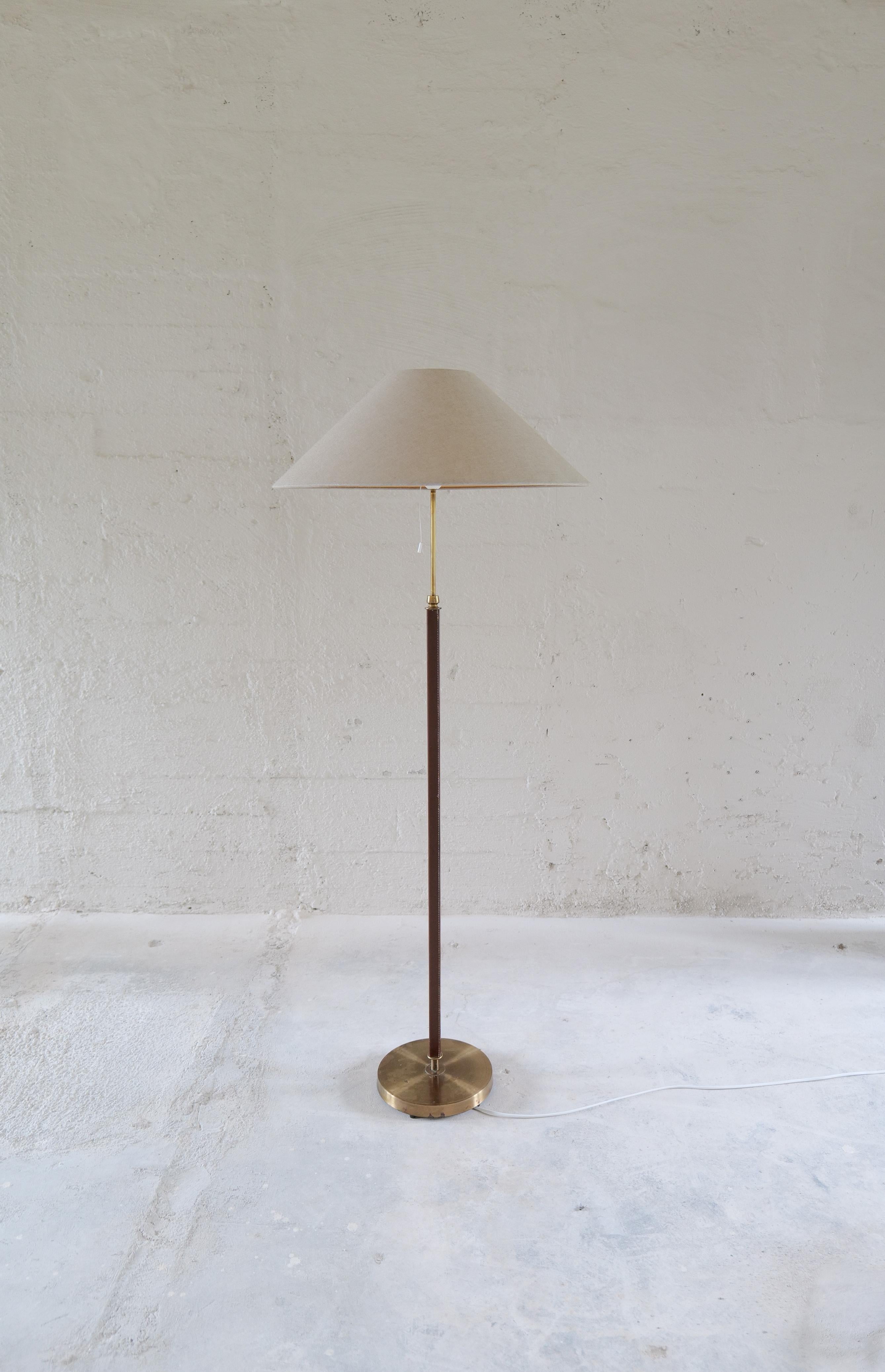 Mid-Century Brass Brown Leather Floor Lamp Falkenbergs Belysning, Sweden, 1960s For Sale 6
