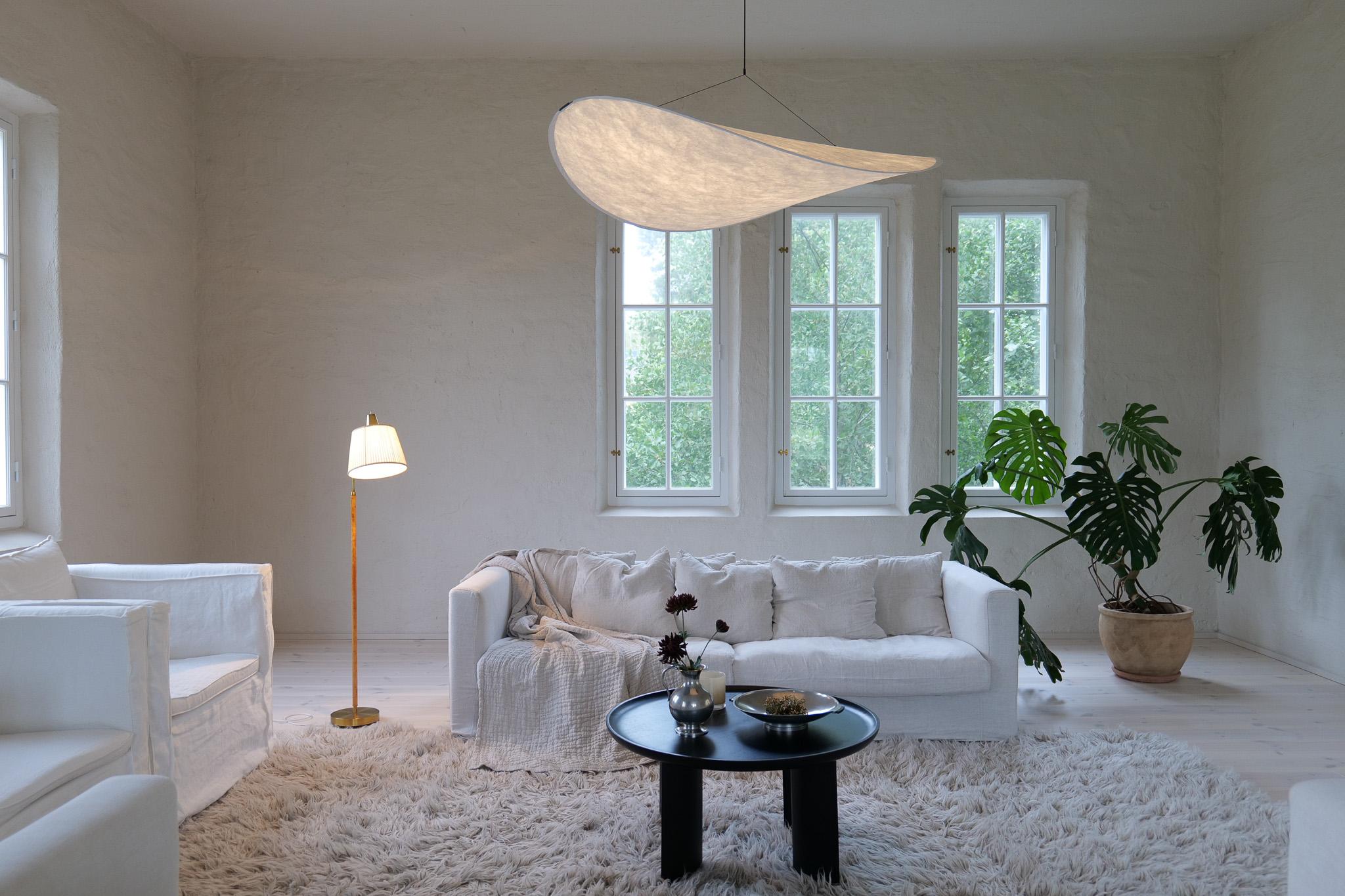 Mid-Century moderno Lampada da terra di metà secolo in ottone e pelle marrone Falkenbergs Belysning, Svezia, anni '60 in vendita