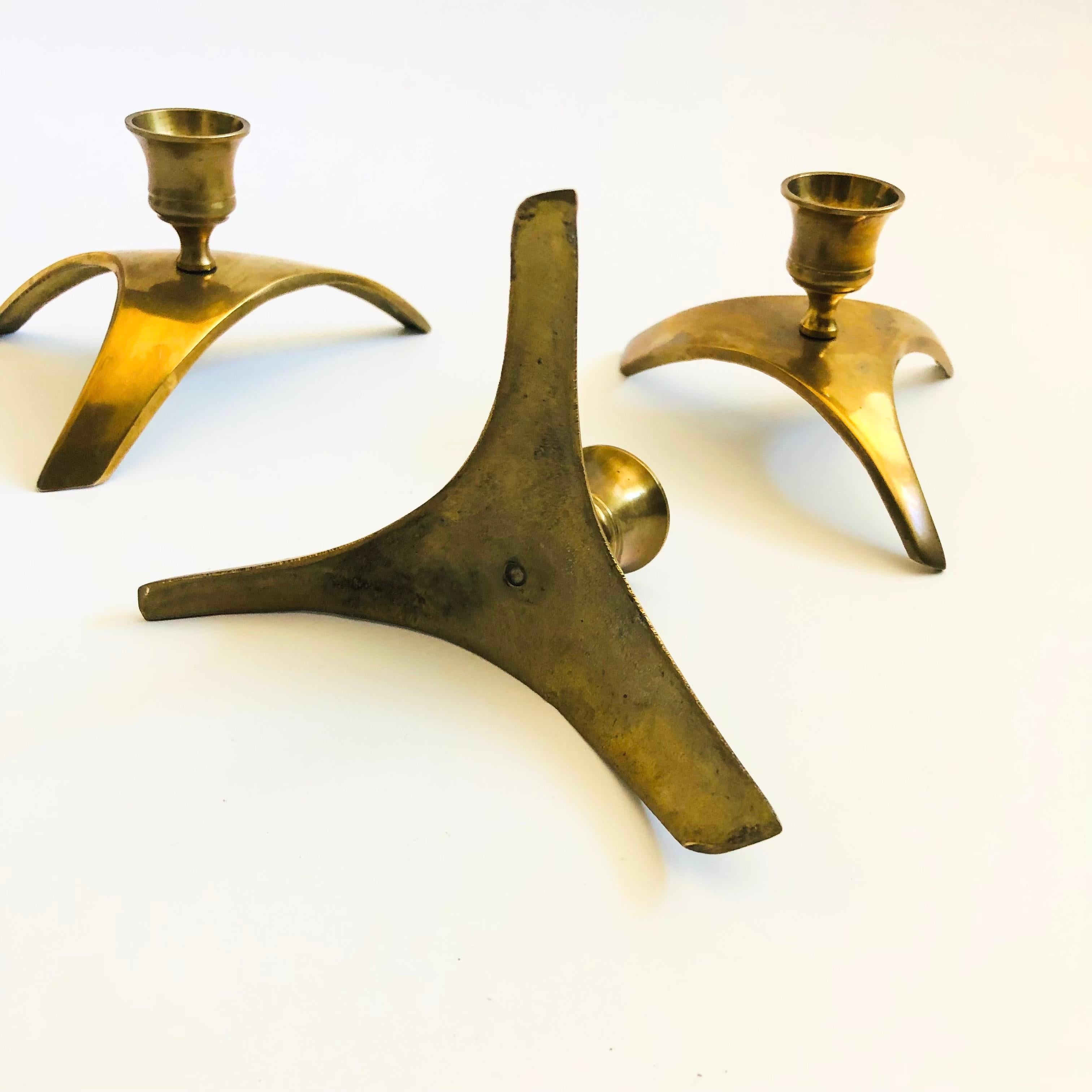 Portacandele in ottone del Medioevo - Set di 3 in vendita 1