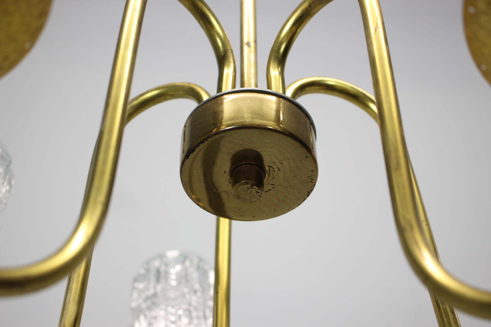 Lampadario in ottone di metà secolo, anni '70, Cecoslovacchia in vendita 4