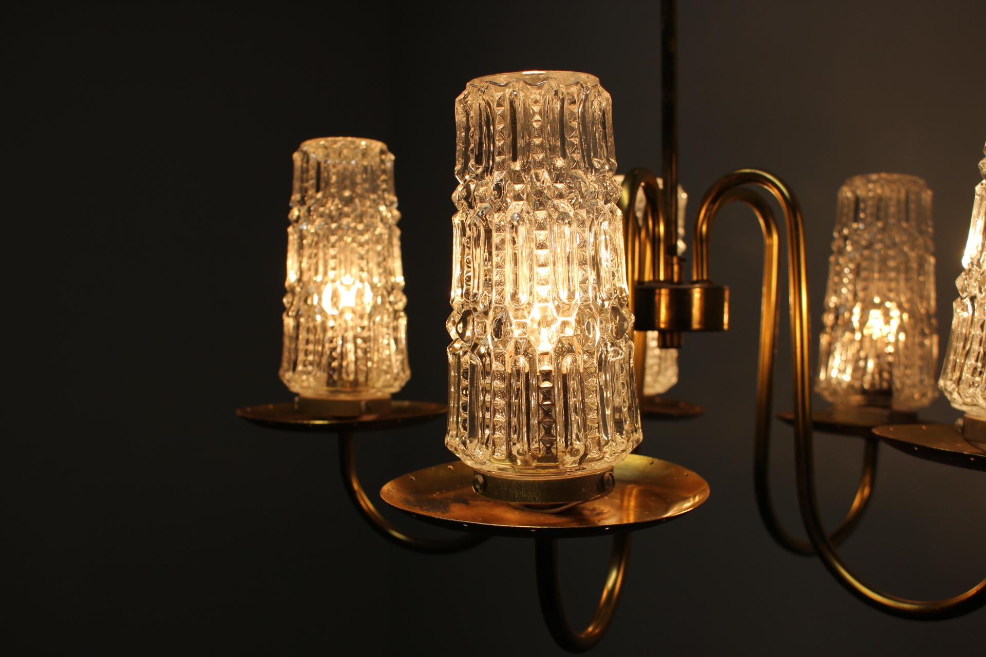 Lampadario in ottone di metà secolo, anni '70, Cecoslovacchia in vendita 8